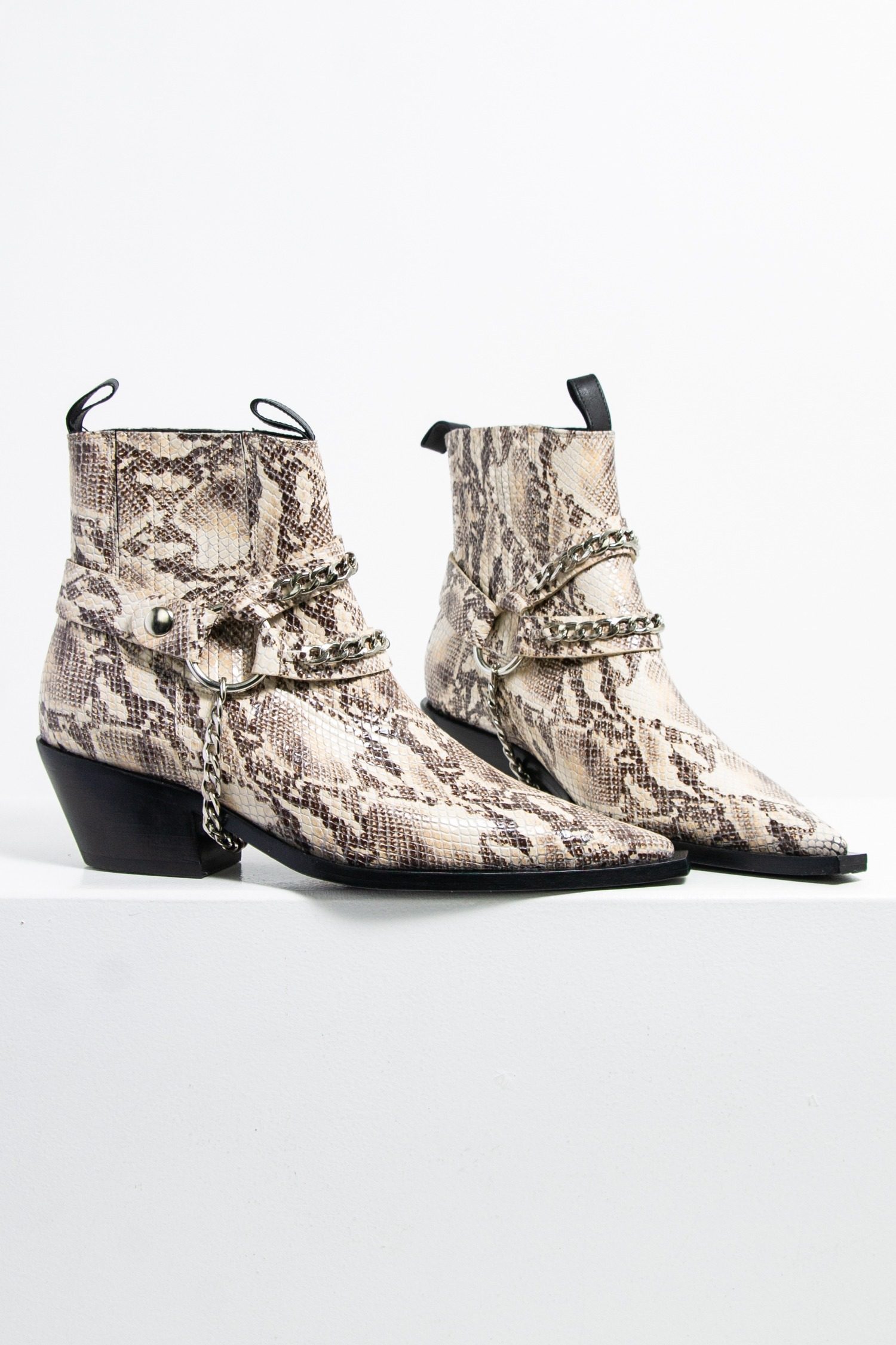 Thumbnail of http://Anine%20Bing%20Harris%20Boots%20Stiefelette%20mit%20abnehmbaren%20Kettendetails