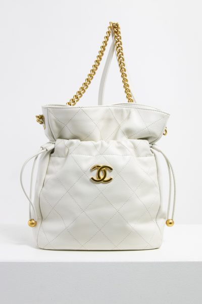Chanel Bucket-Bag mit Steppmuster in weiß