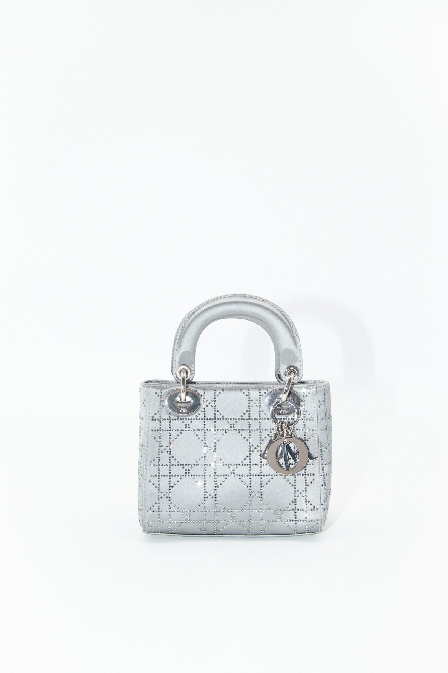 Thumbnail of http://Dior%20„Mini%20Satin%20Cannage%20Lady%20Dior“%20Handtasche%20mit%20Strass%20in%20Grau