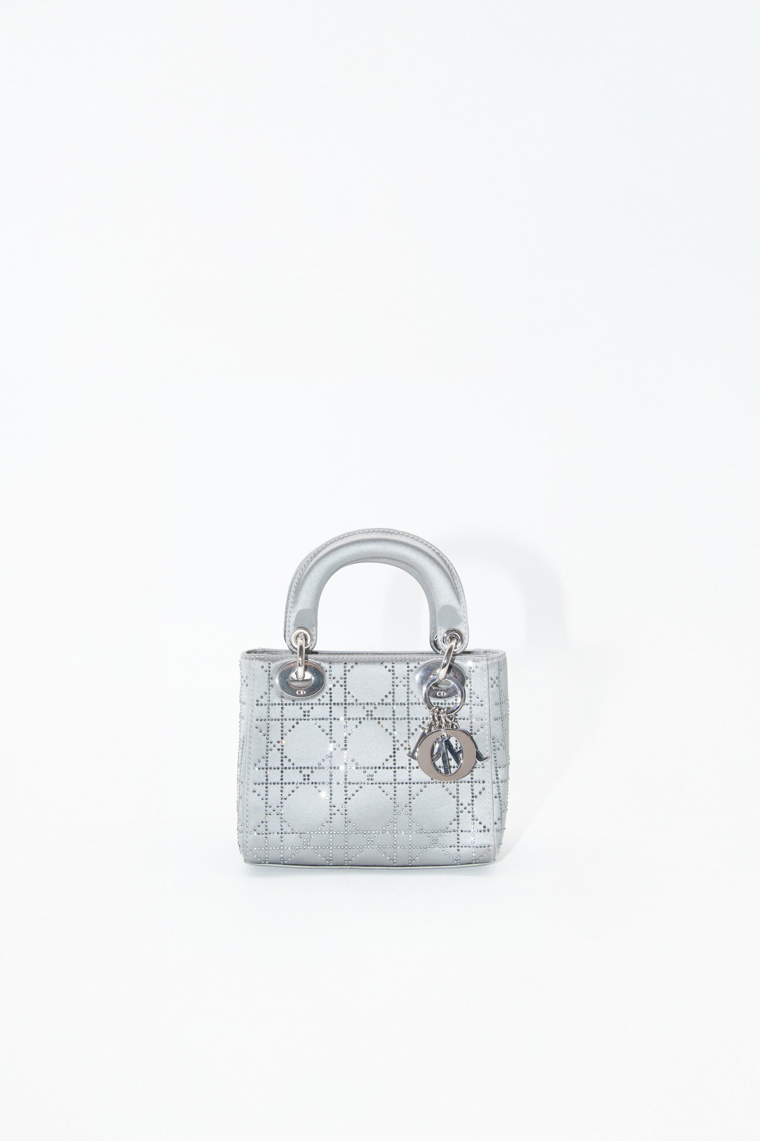 Thumbnail of http://Dior%20„Mini%20Satin%20Cannage%20Lady%20Dior“%20Handtasche%20mit%20Strass%20in%20Grau