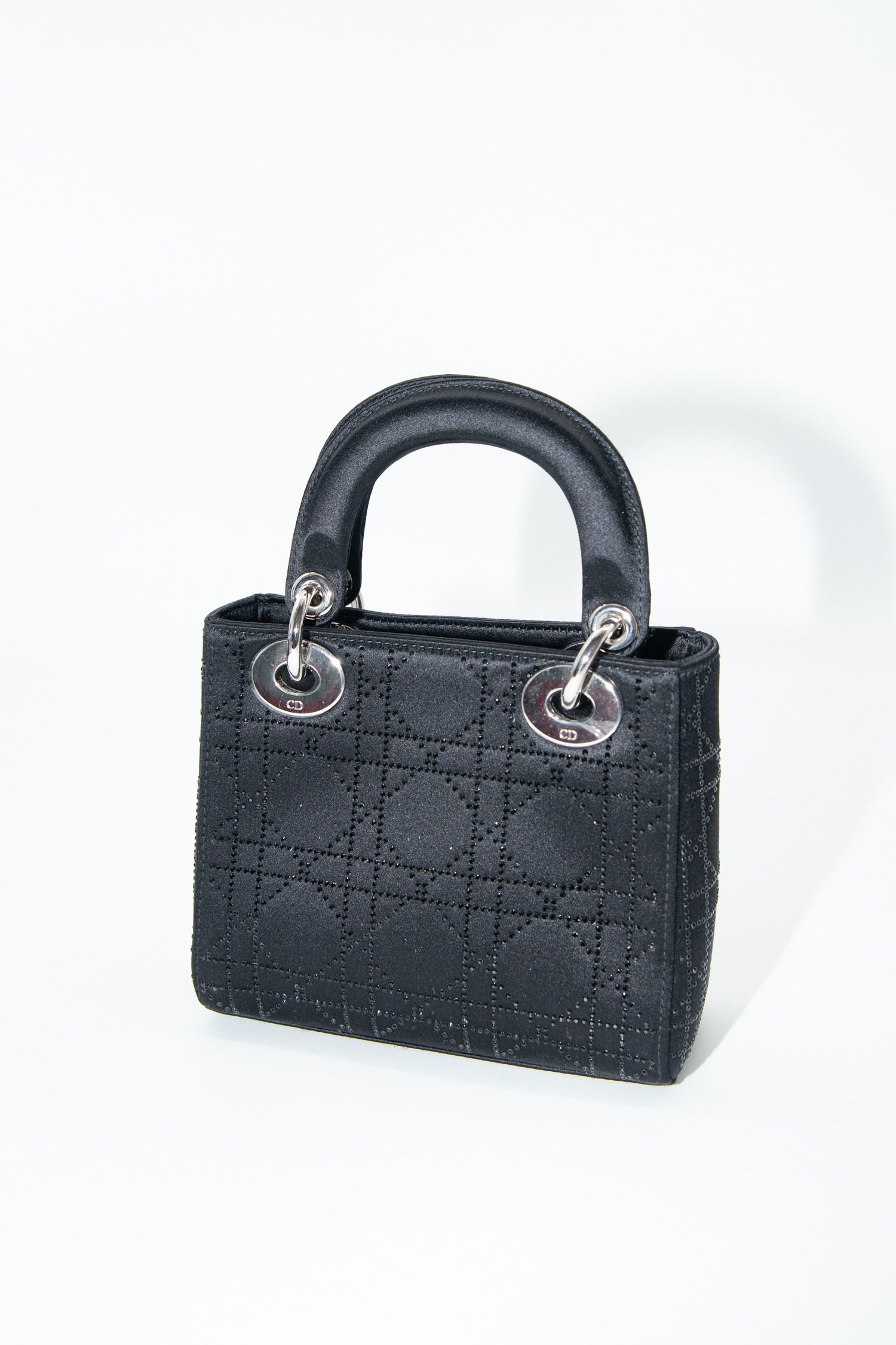 Thumbnail of http://Dior%20„Mini%20Satin%20Cannage%20Lady%20Dior“%20Handtasche%20Strass%20in%20Schwarz