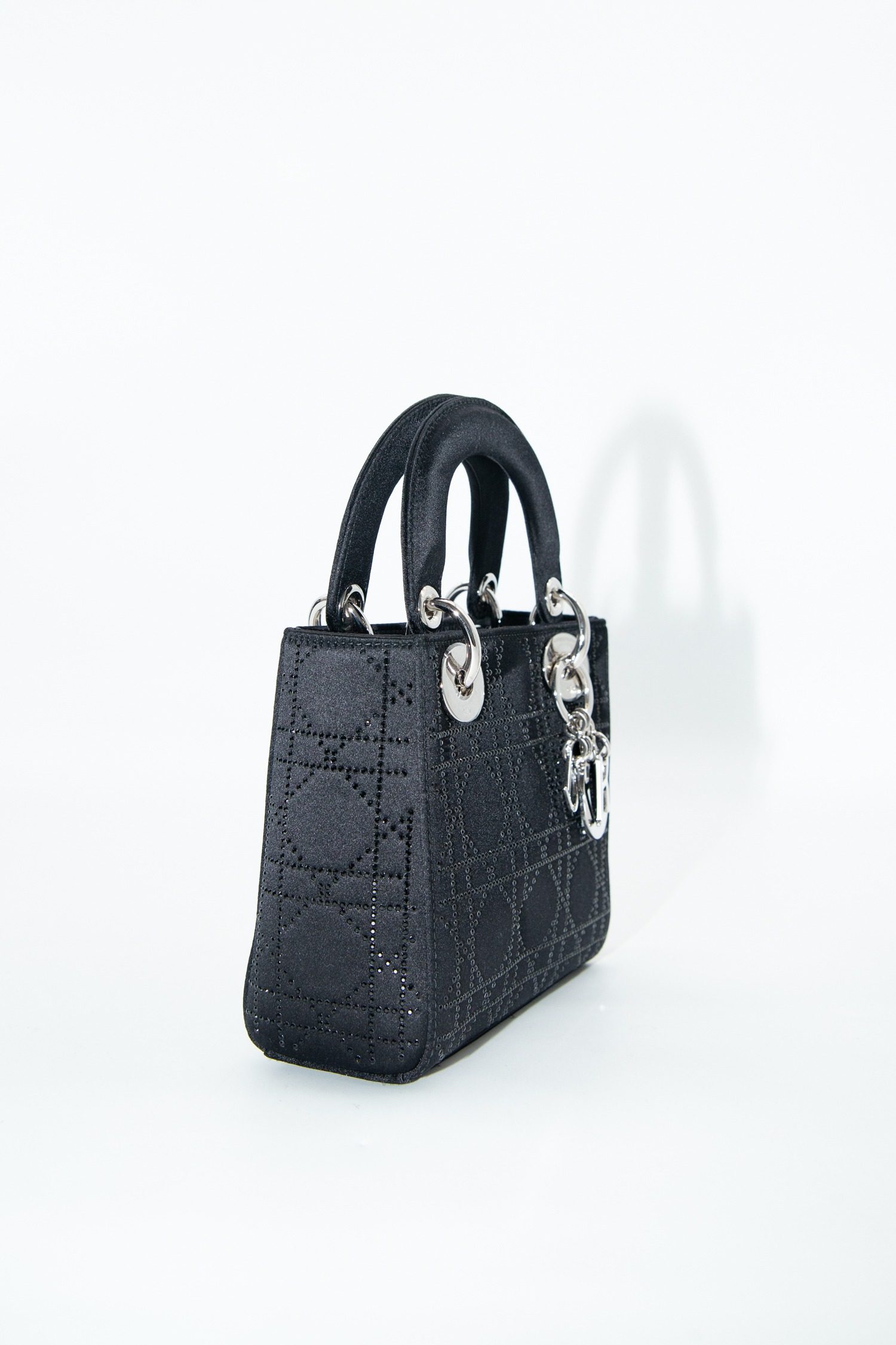 Thumbnail of http://Dior%20„Mini%20Satin%20Cannage%20Lady%20Dior“%20Handtasche%20Strass%20in%20Schwarz