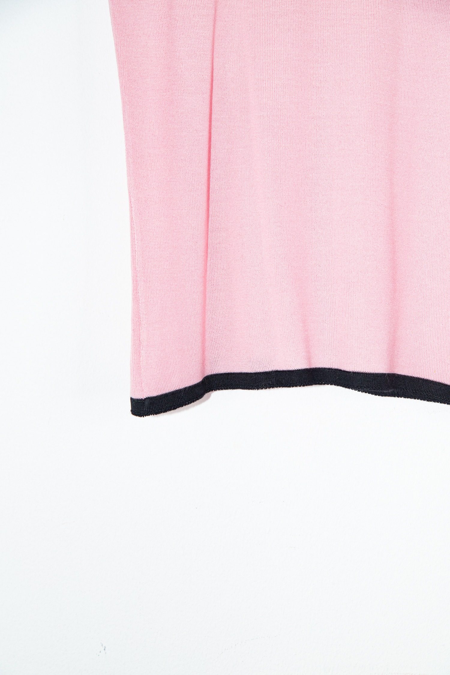 Thumbnail of http://Dior%20Vintage%20Top%20aus%20Feinstrick%20in%20Rosa%20und%20Schwarz