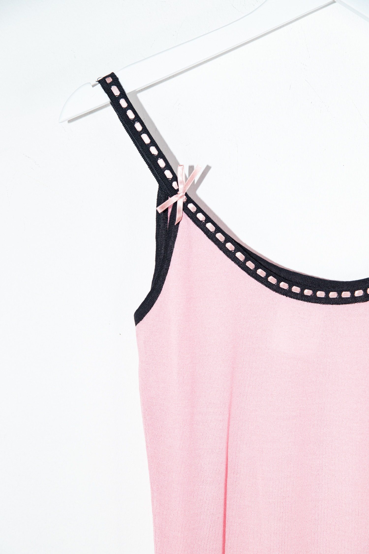 Thumbnail of http://Dior%20Vintage%20Top%20aus%20Feinstrick%20in%20Rosa%20und%20Schwarz