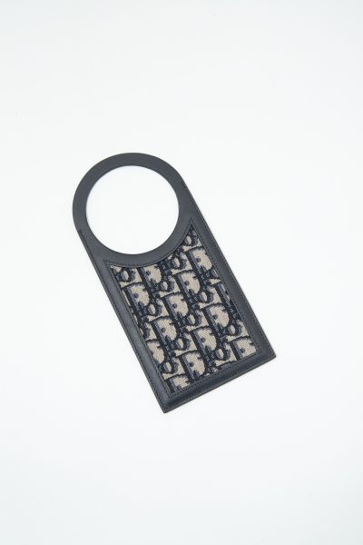 Dior Türschild in Dunkelblau und Natur