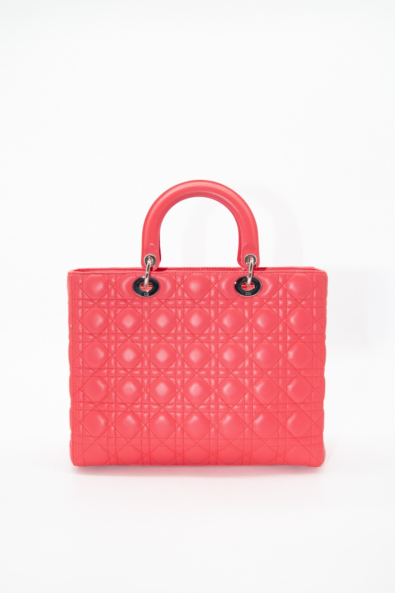 Thumbnail of http://Dior%20„Large%20Leather%20Cannage%20Lady%20Dior“%20Handtasche%20in%20Koralle