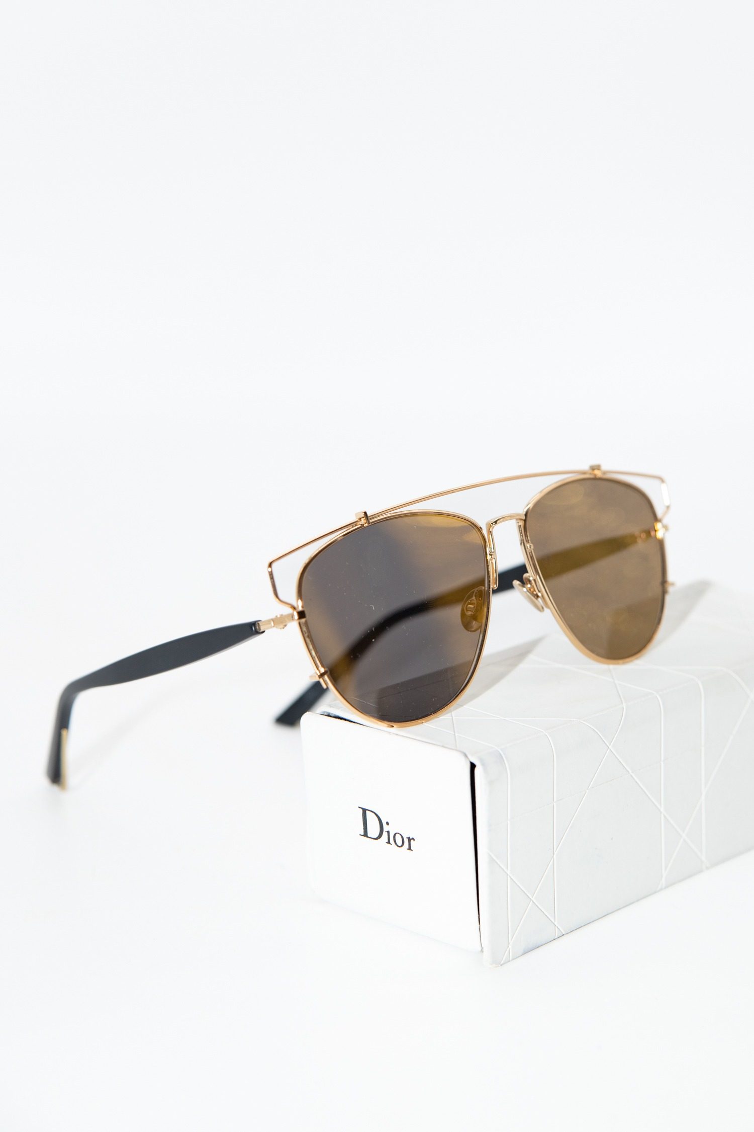 Thumbnail of http://Dior%20Technologic%20Pilot%20Sonnenbrille%20in%20Gold