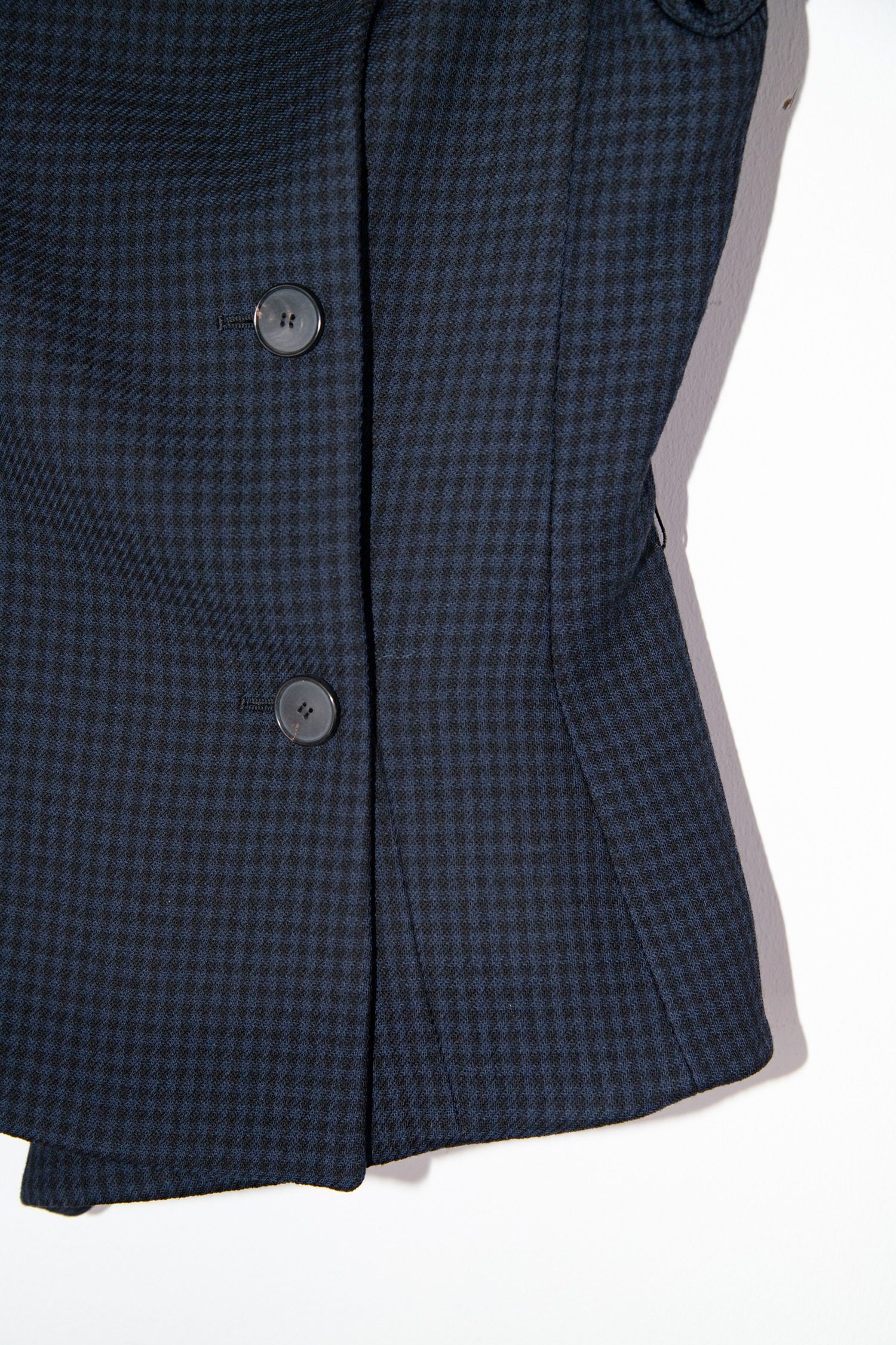 Thumbnail of http://Christian%20Dior%20Vintage%20Jacke%20in%20Schwarz%20und%20Dunkelblau