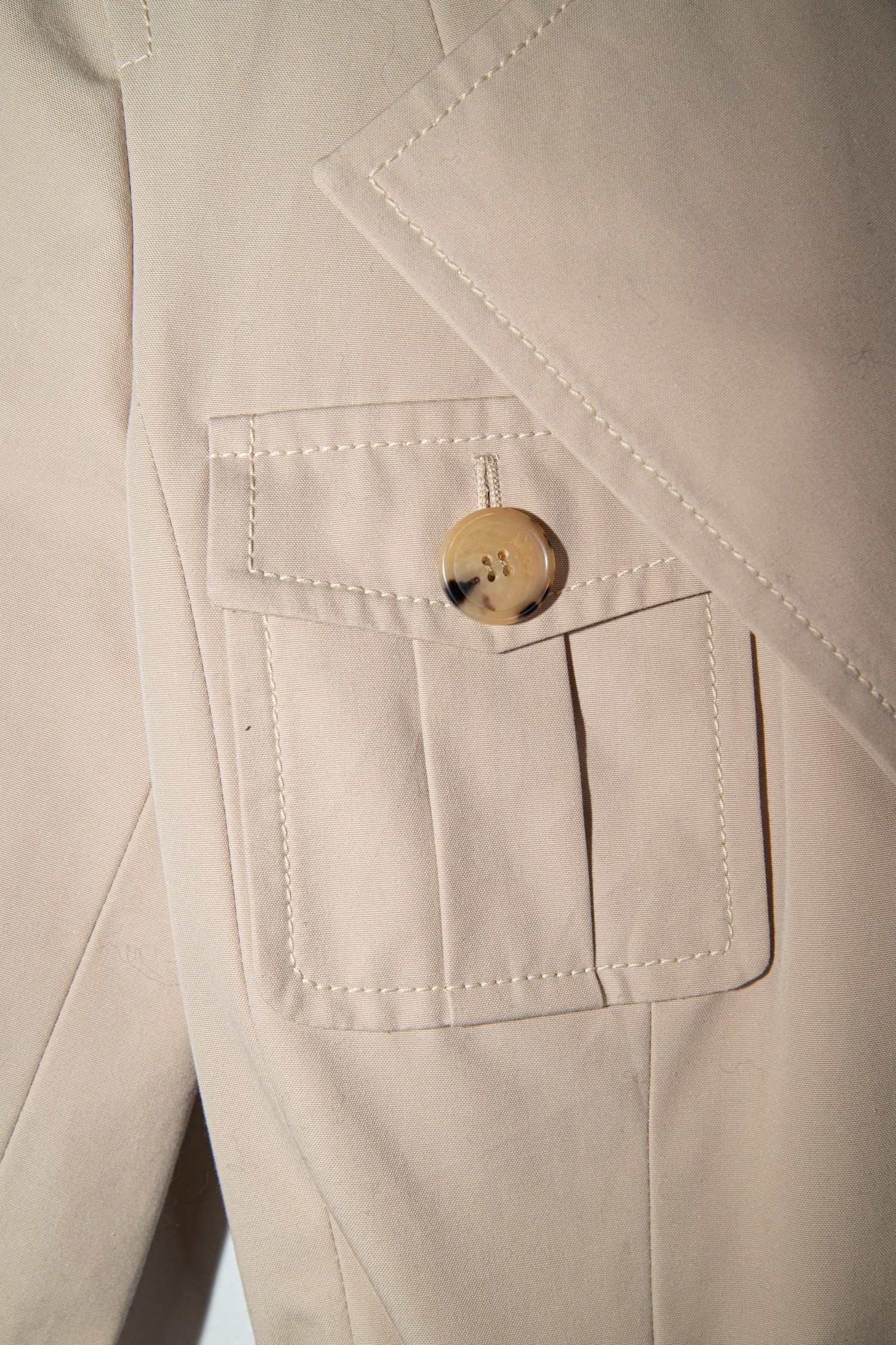 Thumbnail of http://Christian%20Dior%20Safarijacke%20mit%20Gürtel%20aus%20Baumwolle%20in%20Beige