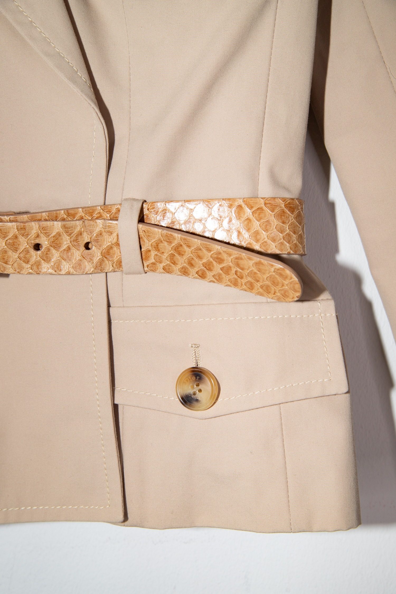 Thumbnail of http://Christian%20Dior%20Safarijacke%20mit%20Gürtel%20aus%20Baumwolle%20in%20Beige