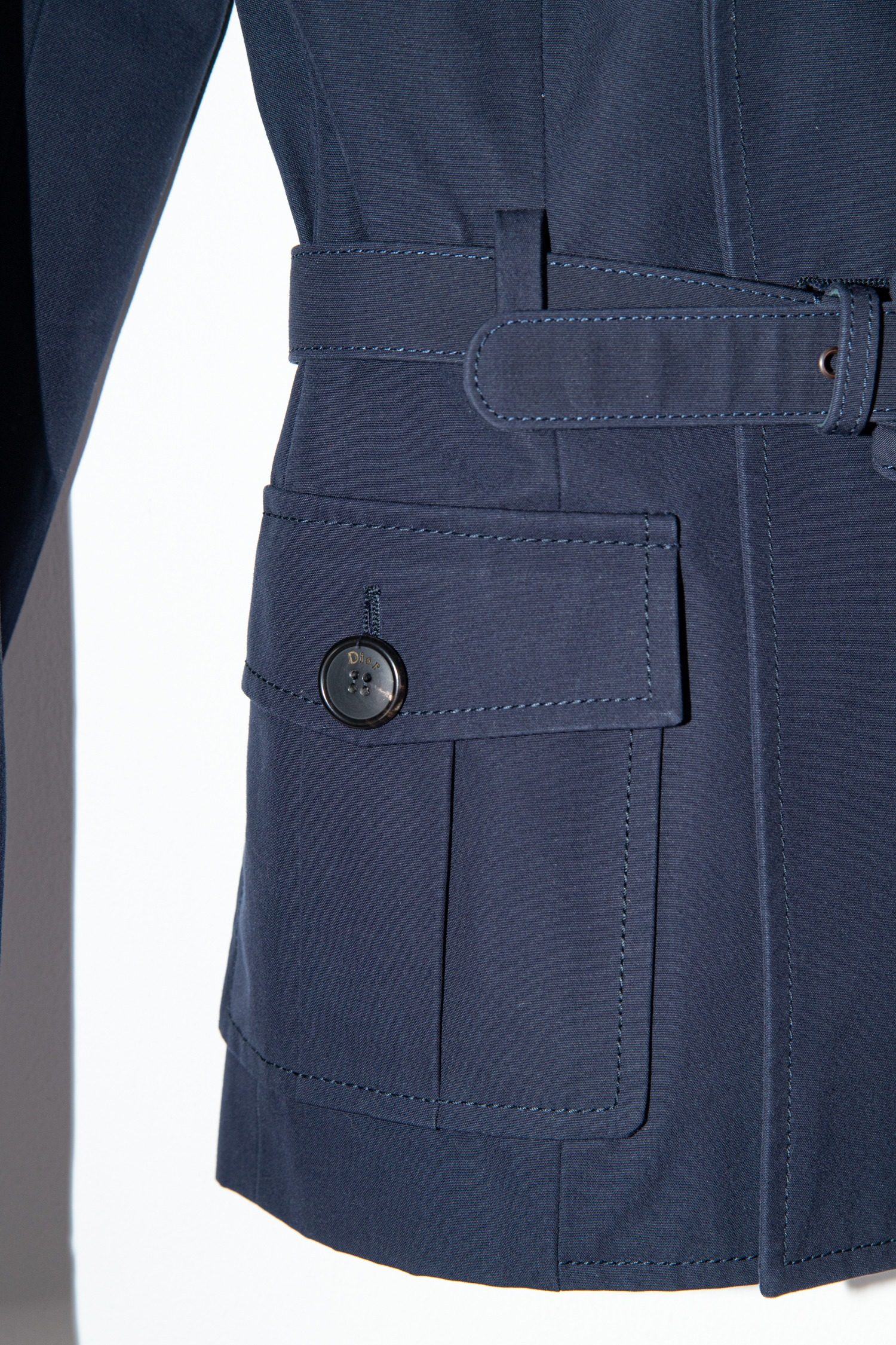 Thumbnail of http://Christian%20Dior%20Safarijacke%20mit%20Gürtel%20aus%20Baumwolle%20in%20Dunkelblau