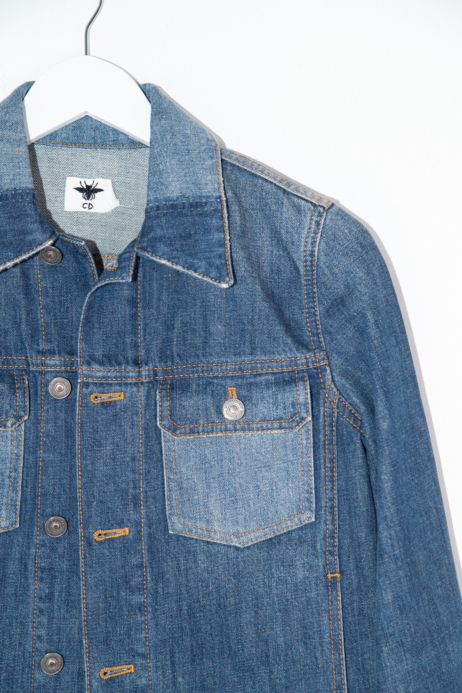 Thumbnail of http://Dior%20Jeansjacke%20im%20Used-Look%20in%20Blau%20und%20Hellblau