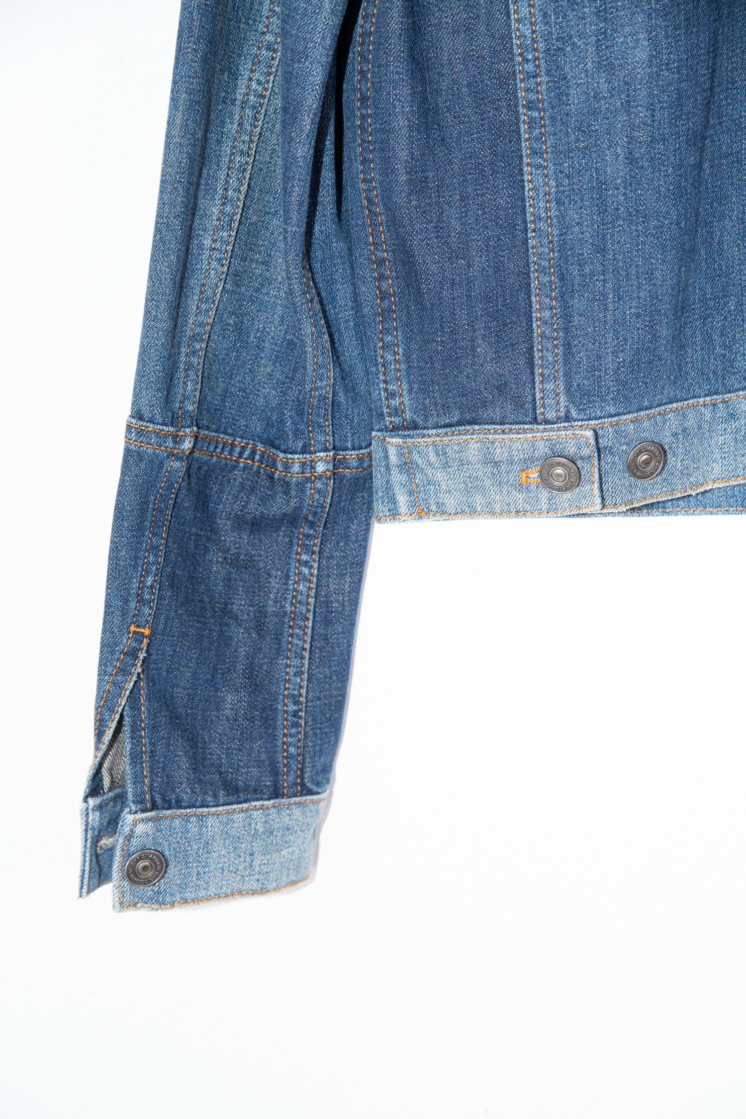 Thumbnail of http://Dior%20Jeansjacke%20im%20Used-Look%20in%20Blau%20und%20Hellblau