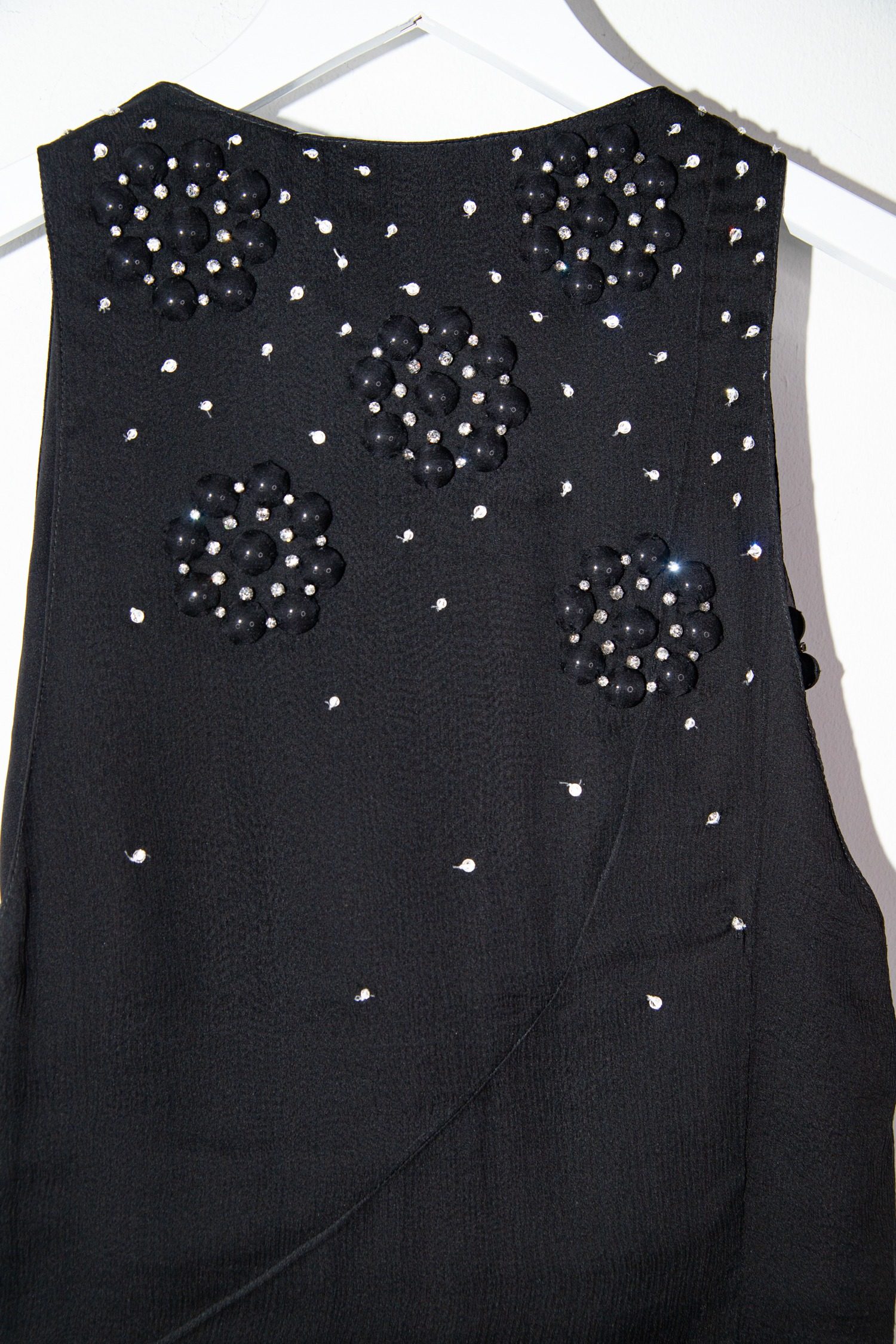 Thumbnail of http://Christian%20Dior%20Vintage%20Minikleid%20aus%20Seide%20mit%20Strass%20in%20Schwarz