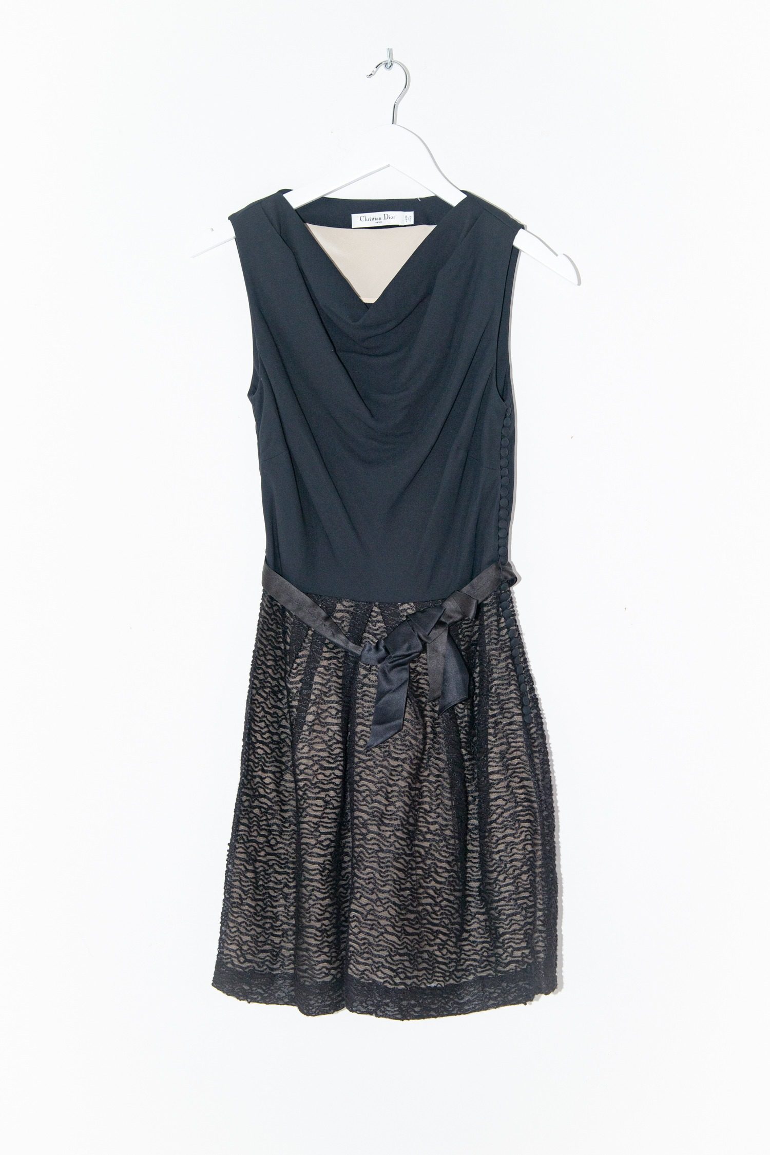 Thumbnail of http://Dior%20Vintage%20Minikleid%20mit%20Schleife%20in%20Schwarz%20und%20Natur