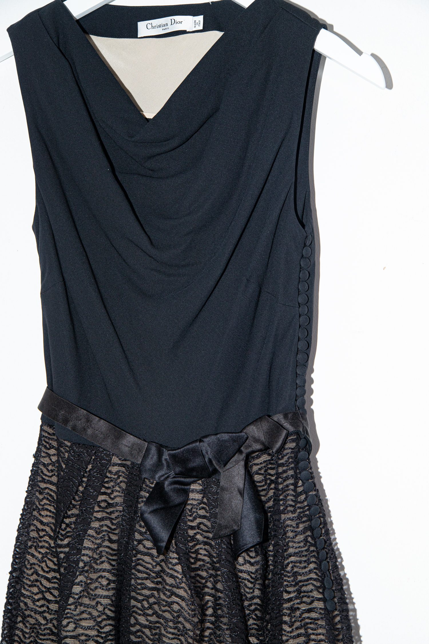 Thumbnail of http://Dior%20Vintage%20Minikleid%20mit%20Schleife%20in%20Schwarz%20und%20Natur