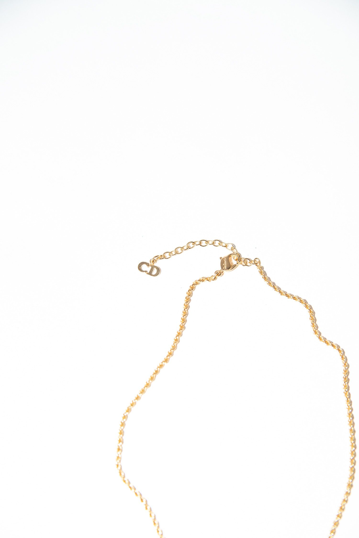 Thumbnail of http://Dior%20Zopfkette%20mit%20Anhänger%20in%20Gold