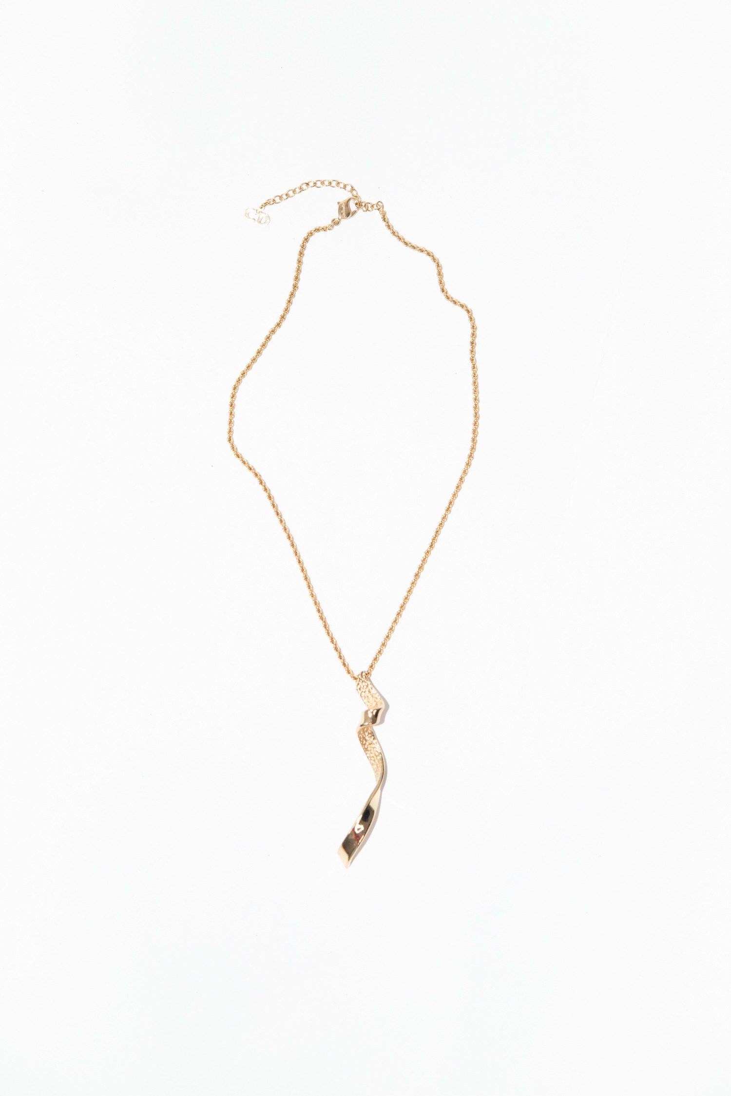 Thumbnail of http://Dior%20Zopfkette%20mit%20Anhänger%20in%20Gold