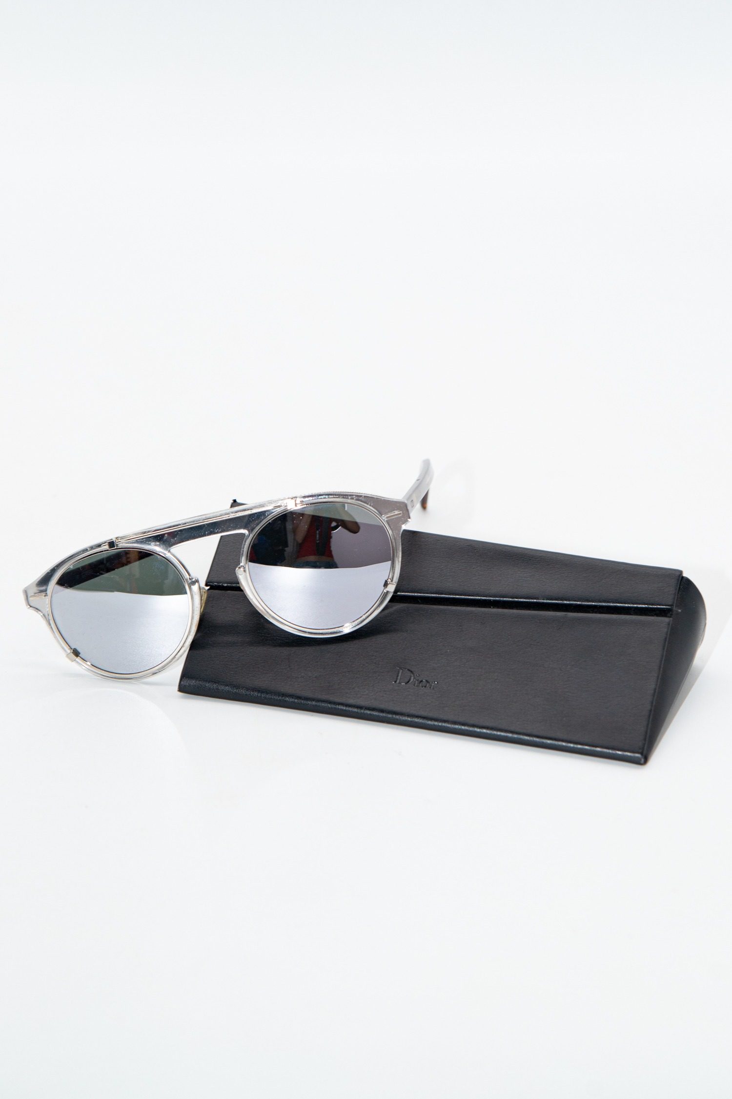 Thumbnail of http://Dior%20Homme%20Diorgenese%20Sonnenbrille%20in%20Silber%20und%20Braun