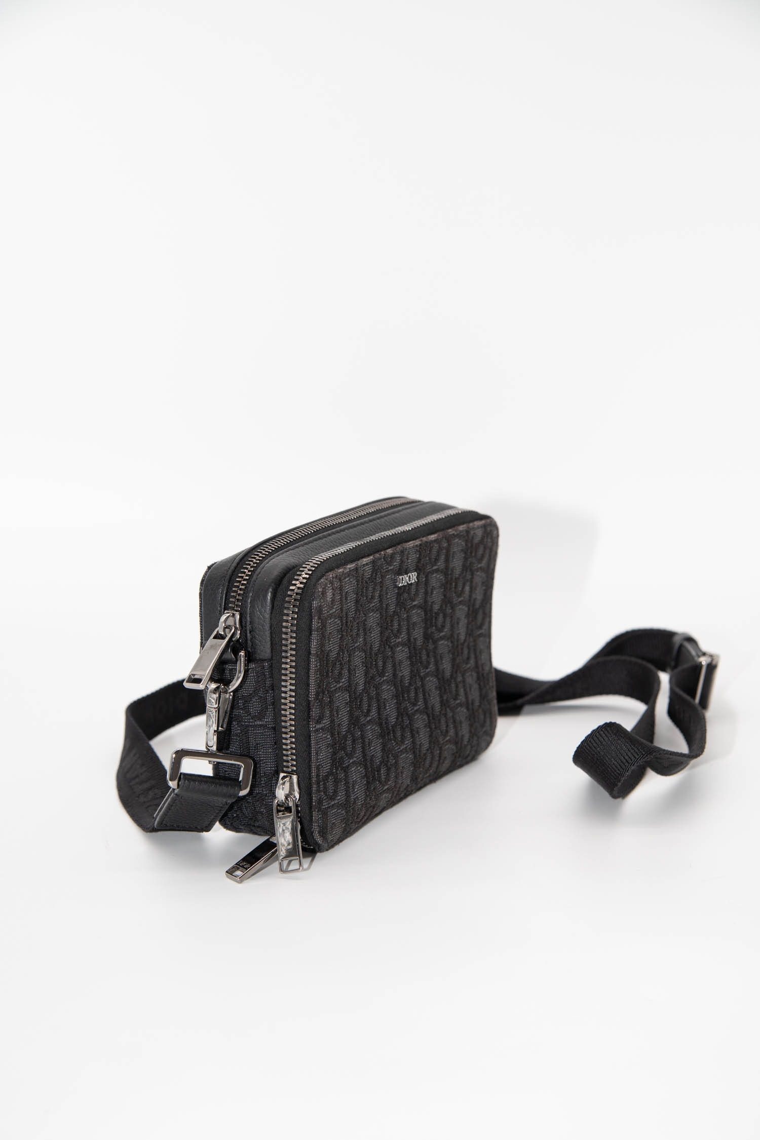 Thumbnail of http://Christian%20Dior%20Oblique%20Jacquard%20Umhängetasche%20in%20Schwarz