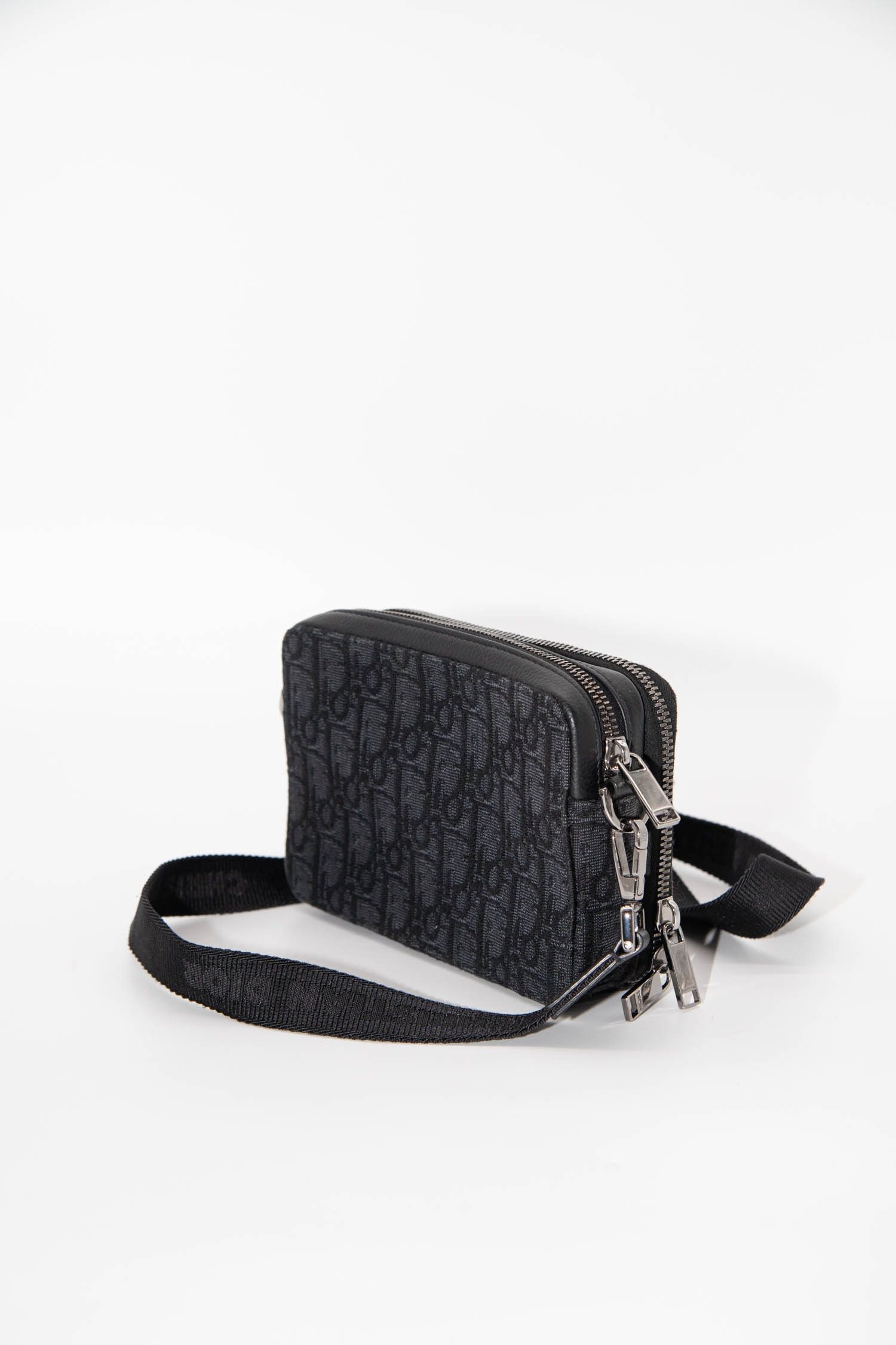 Thumbnail of http://Christian%20Dior%20Oblique%20Jacquard%20Umhängetasche%20in%20Schwarz