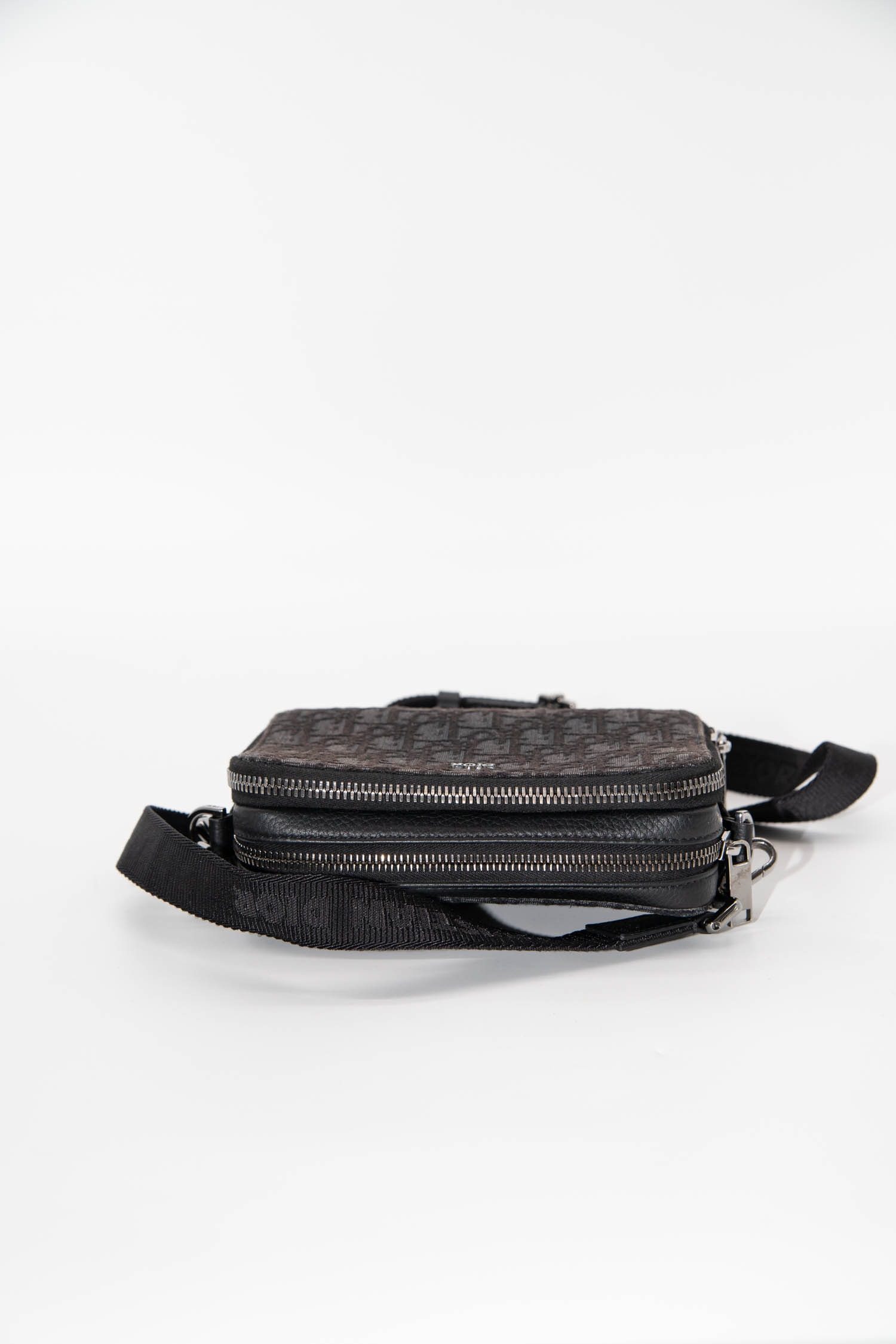 Thumbnail of http://Christian%20Dior%20Oblique%20Jacquard%20Umhängetasche%20in%20Schwarz