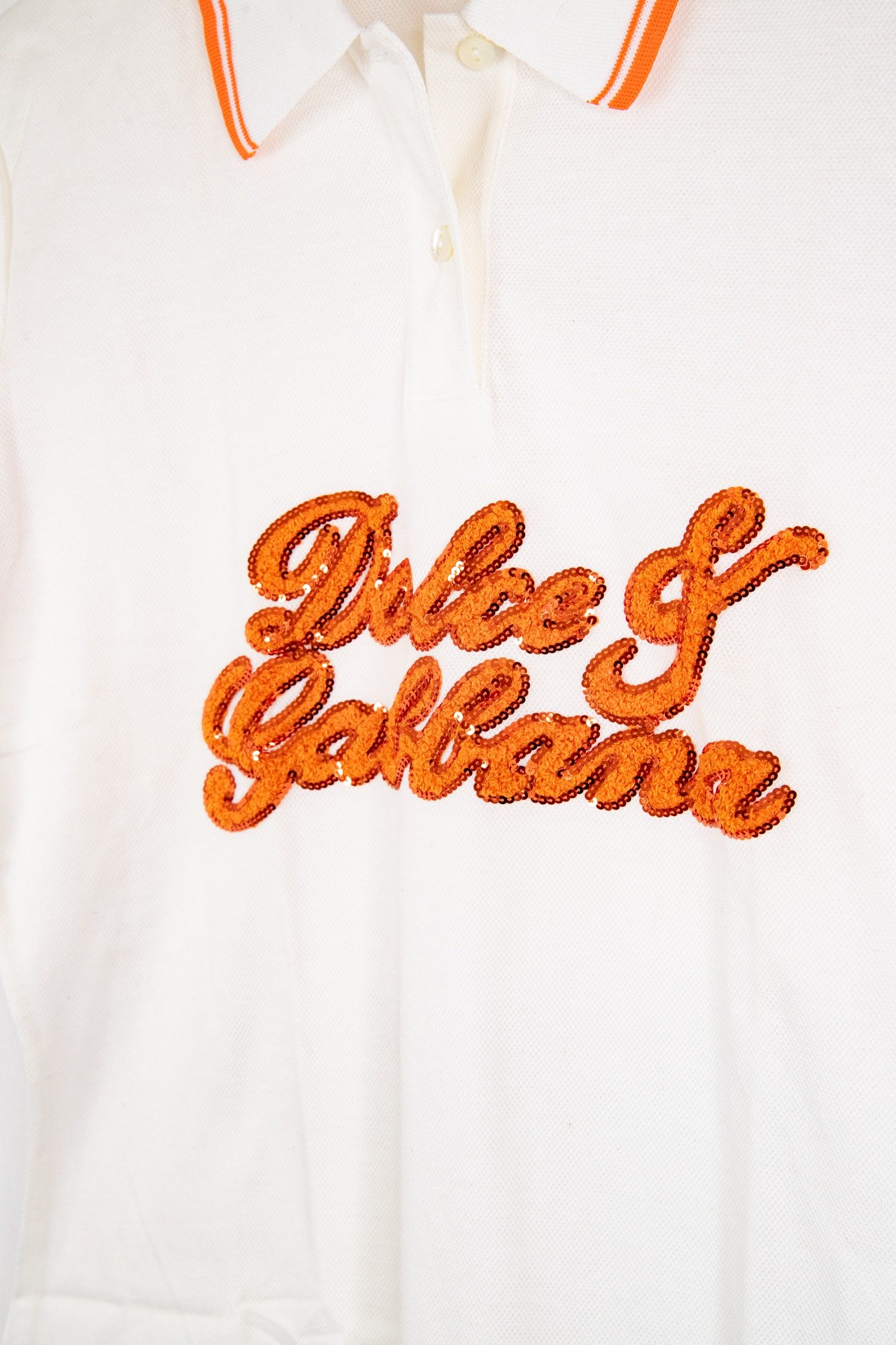 Thumbnail of http://Dolce%20&%20Gabbana%20Poloshirt%20mit%20Pailletten%20in%20Weiß%20und%20Orange