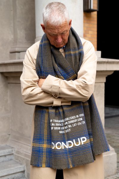 Dondup Schal mit Schrift in Oliv und Kobaltblau