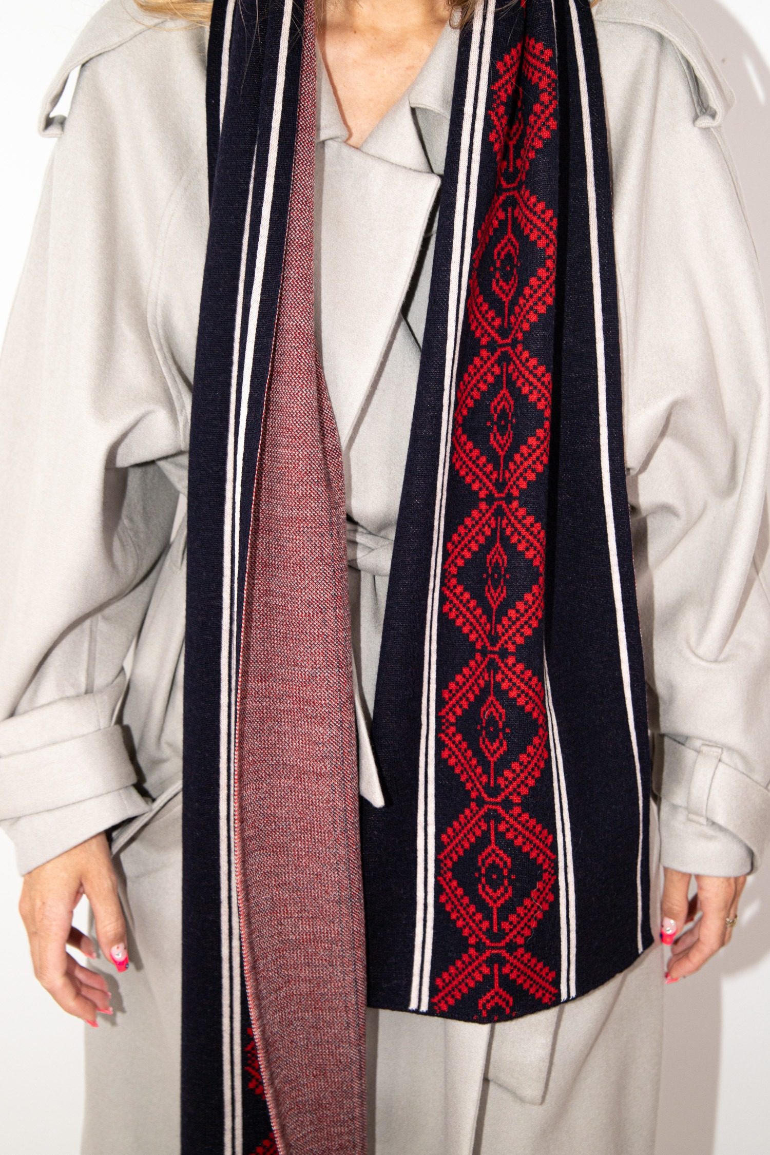 Thumbnail of http://Dries%20van%20Noten%20Set%20aus%20Mütze%20und%20Schal%20mit%20grafischen%20Muster