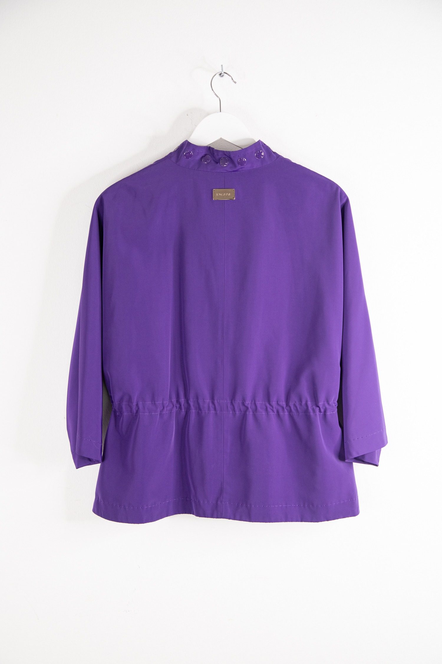 Thumbnail of http://Escada%20Jacke%20in%20Lila%20und%20Gold