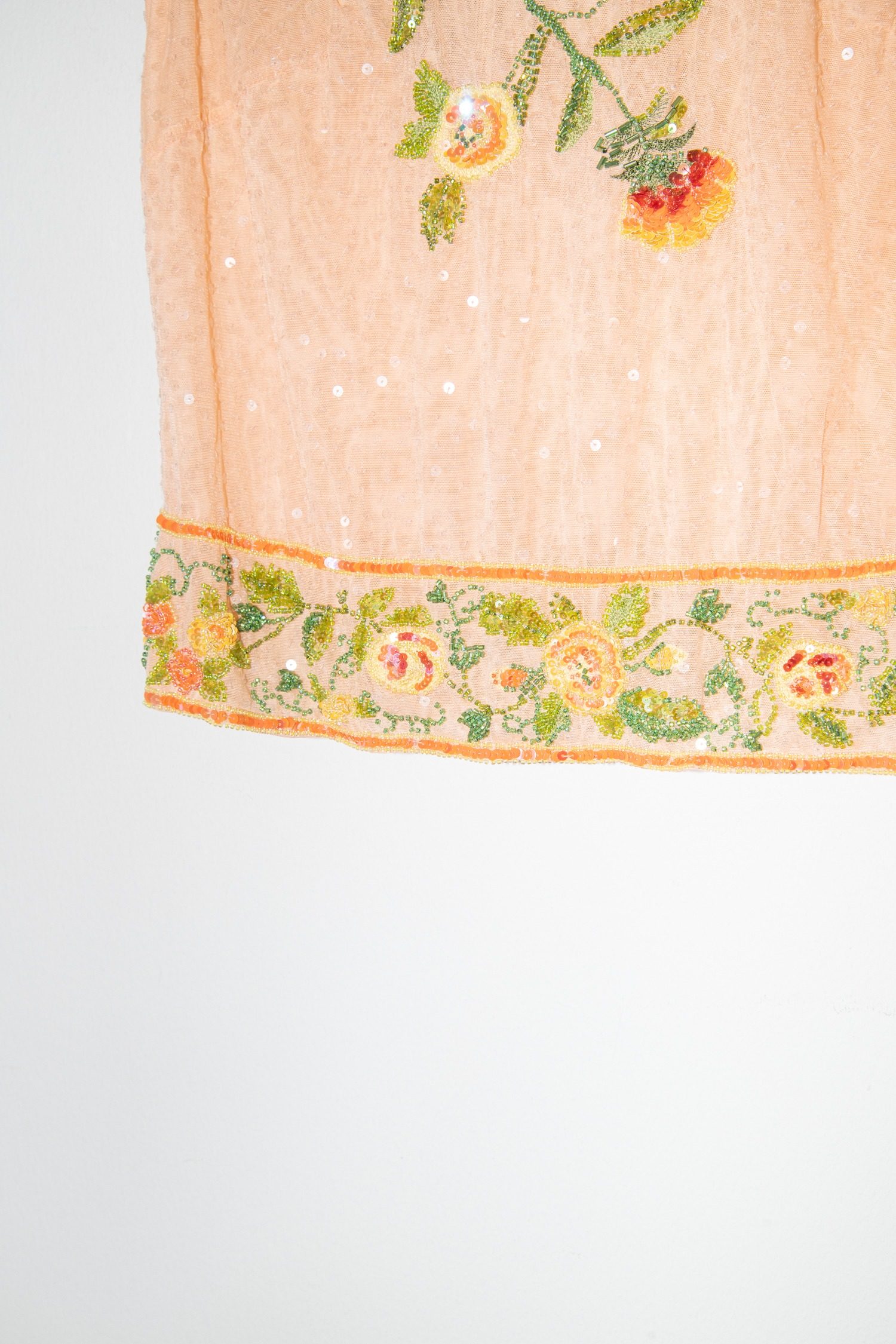 Thumbnail of http://Vintage%20Escada%20Oberteil%20mit%20Blumenstickerei%20in%20Apricot