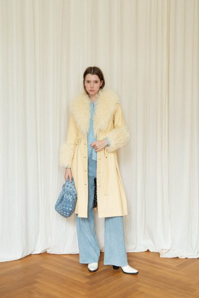 Saks Potts Ledermantel mit Fellbesatz in Pastellgelb