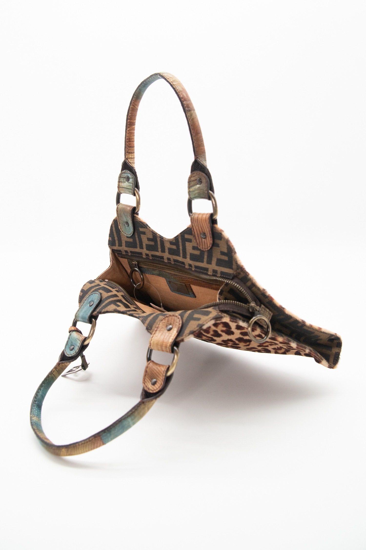 Thumbnail of http://Saint%20Laurent%20Classic%20Camera%20Bag%20Umhängetasche%20in%20Gold