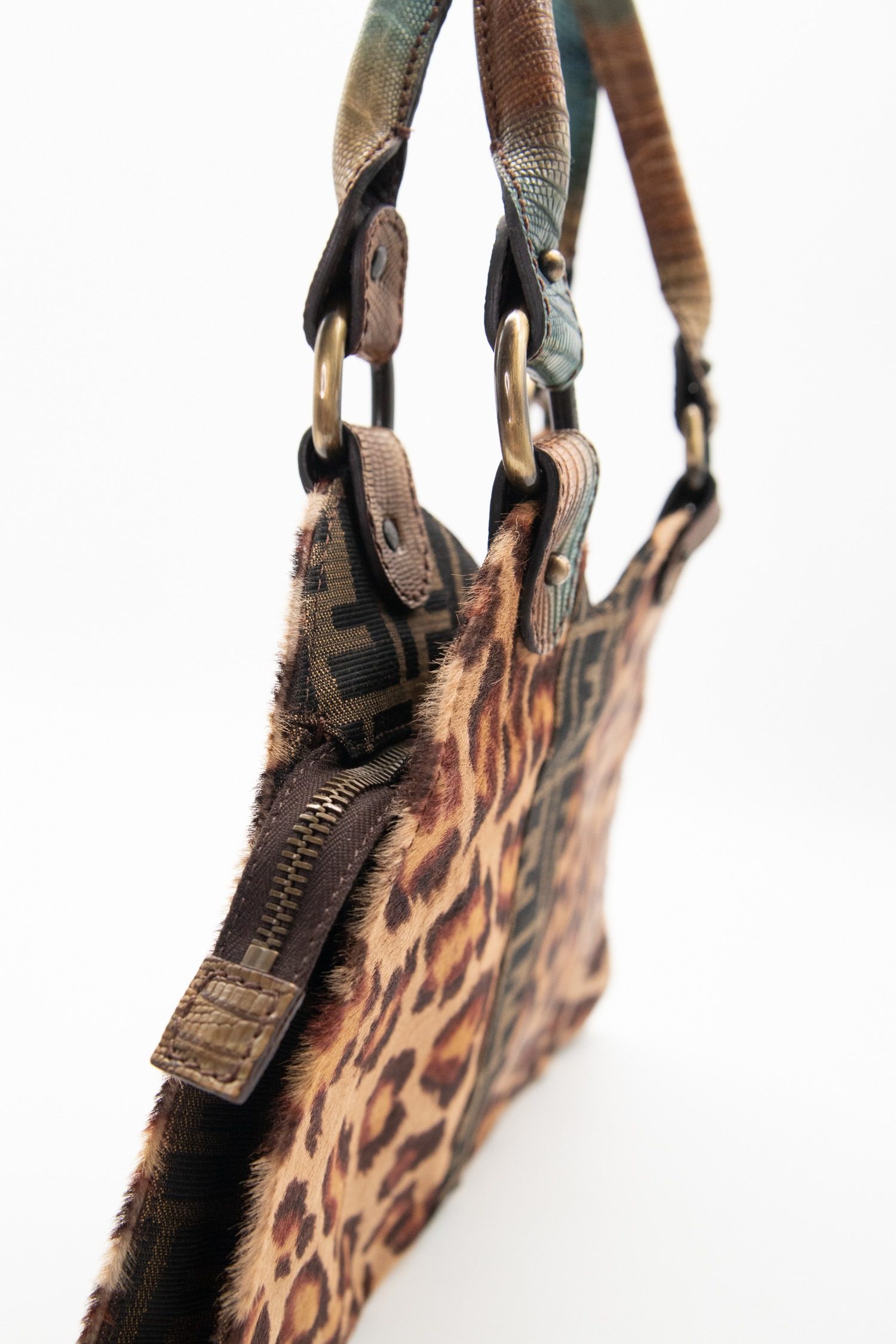 Thumbnail of http://Saint%20Laurent%20Classic%20Camera%20Bag%20Umhängetasche%20in%20Gold