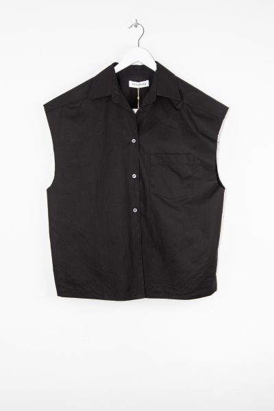 The Frankie Shop "Rae Sleeveless Button Down" Shirt in Schwarz
