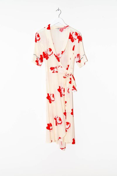 Ganni "Harley Crepe" Wickelkleid in Cremeweiß und Rot