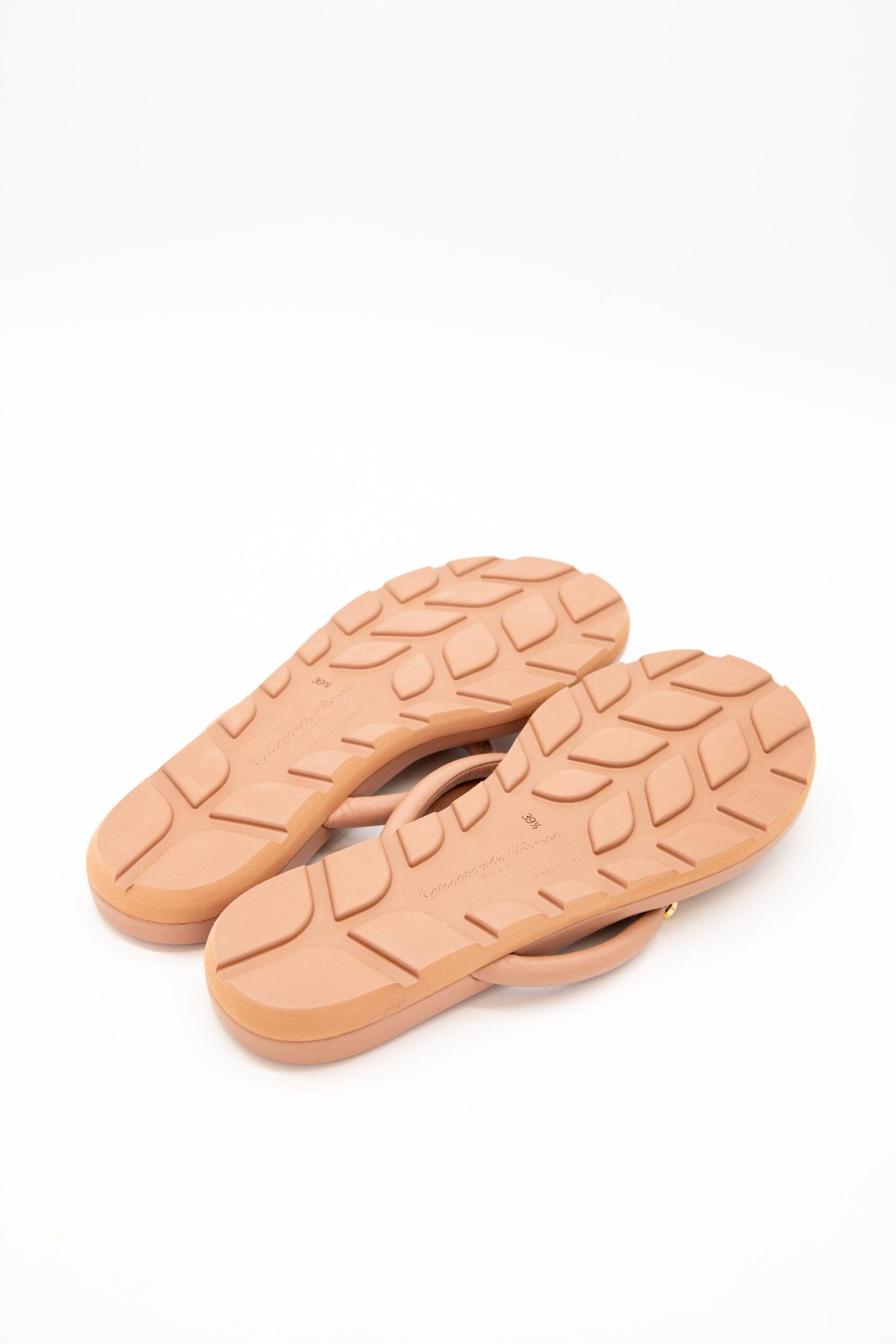 Thumbnail of http://Gianvito%20Rossi%20„Juno“%20Sandalen%20aus%20Leder%20in%20Braun%20und%20Gold