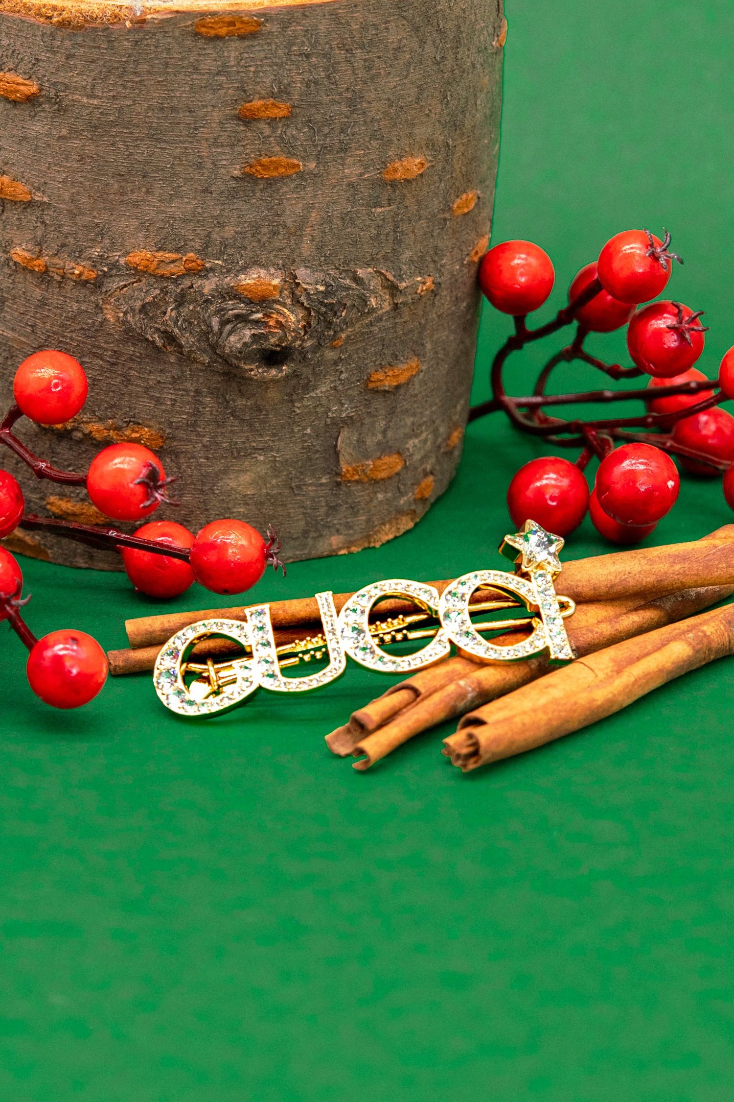 Thumbnail of http://Gucci%20Haarspange%20mit%20Strass%20in%20Gold