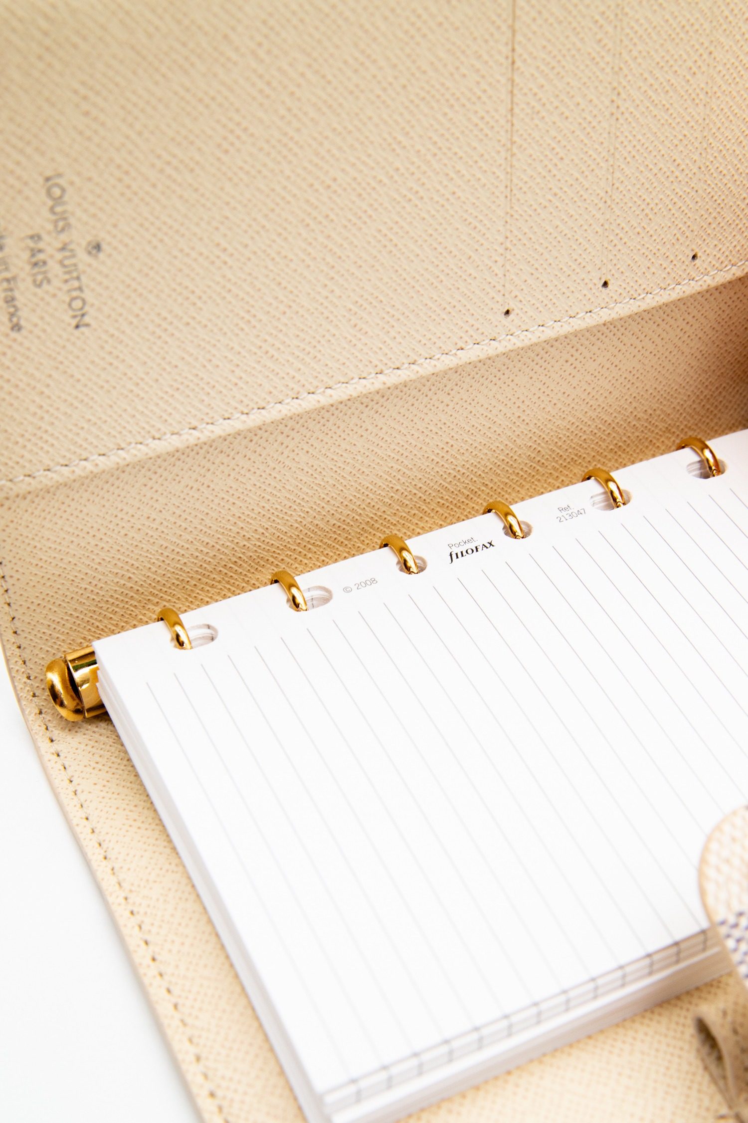 Thumbnail of http://Louis%20Vuitton%20Agenda%20fonctionell%20PM%20Notizbuch%20in%20Ecru