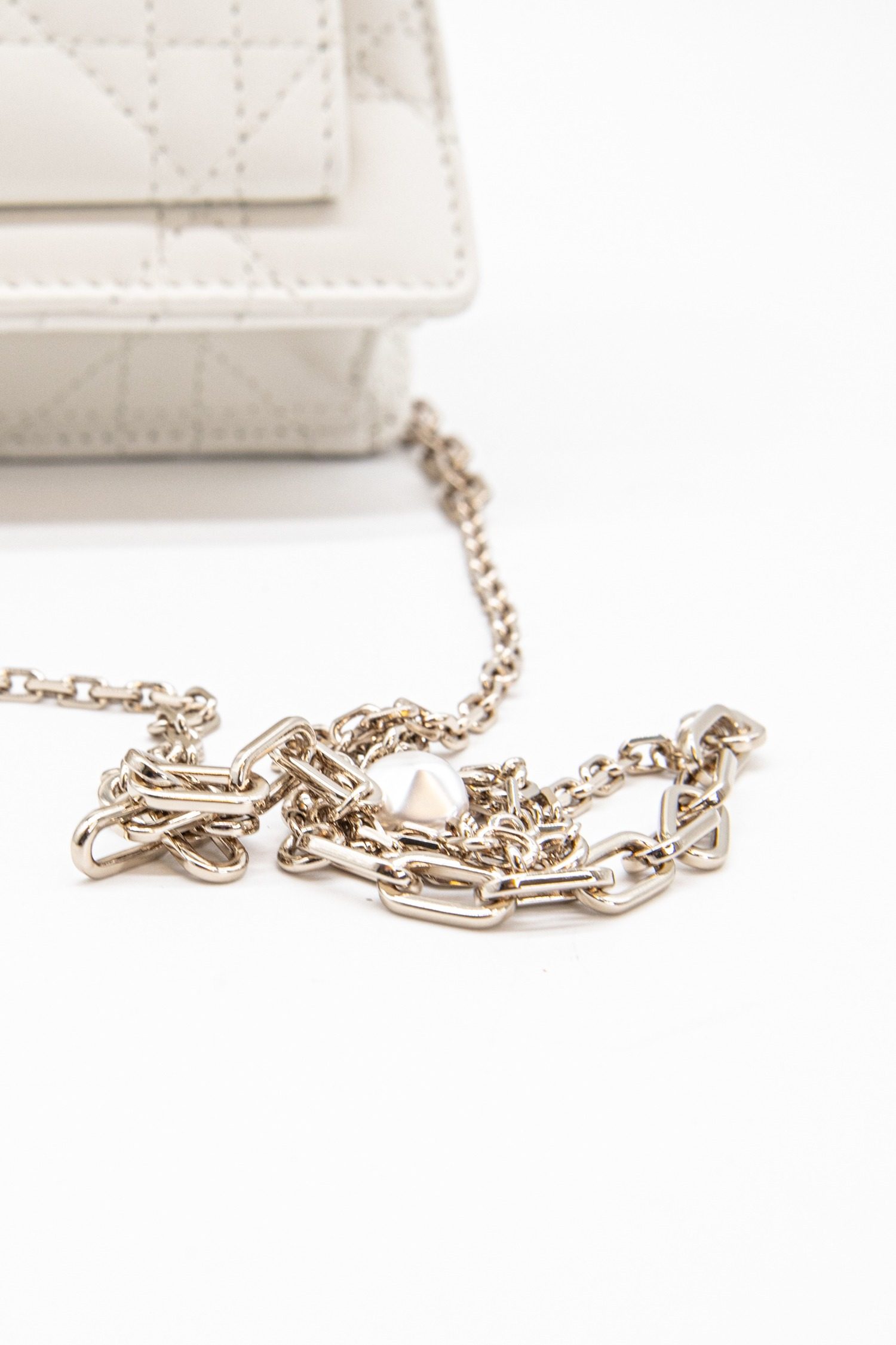 Thumbnail of http://Dior%20My%20Dior%20Daily%20Pouch%20Handtasche%20in%20Ecru