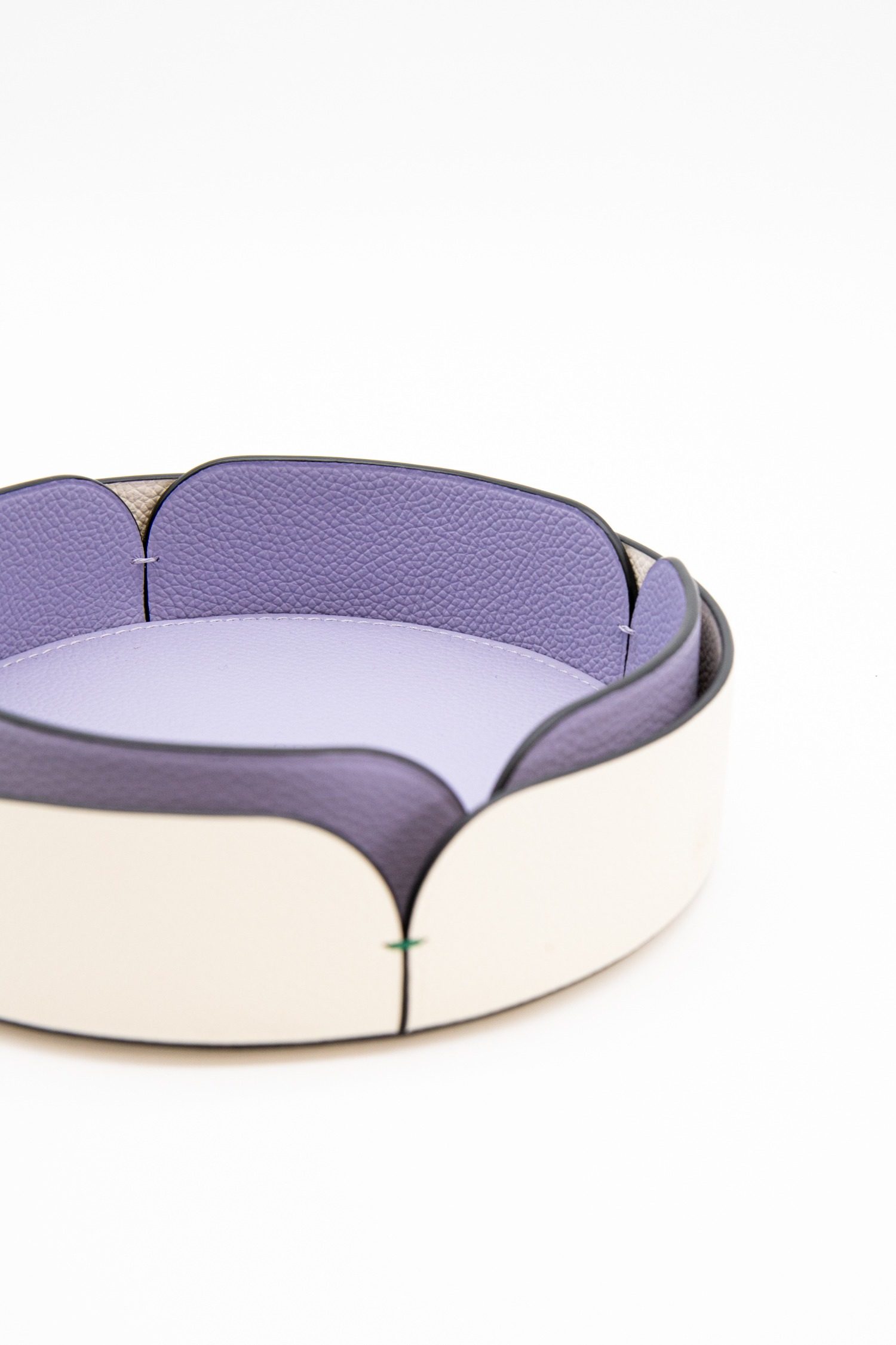 Thumbnail of http://Rolex%20Leder-Tablett-Set%20in%20Lila%20und%20Cremeweiß