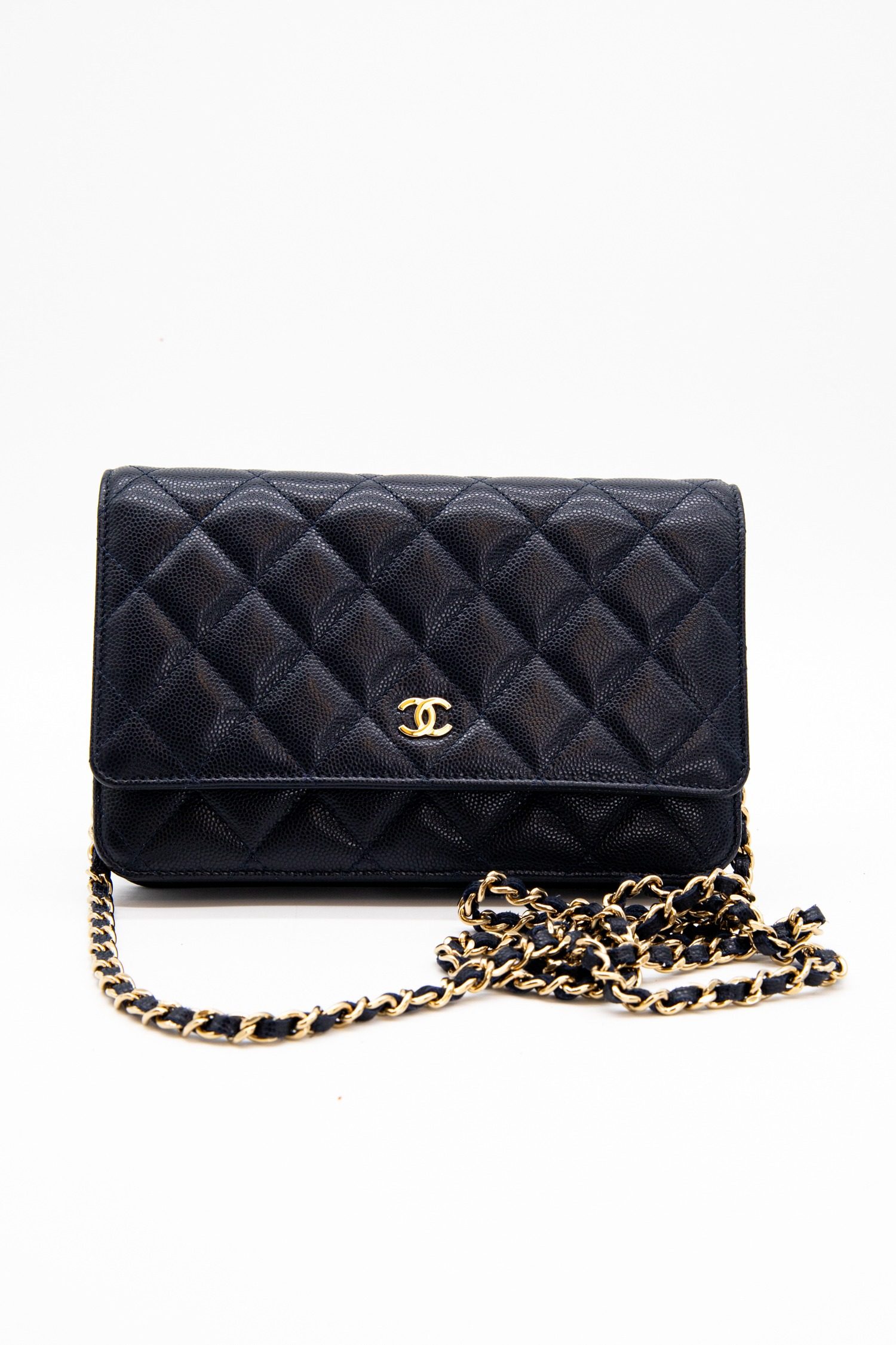 Thumbnail of http://Chanel%20Umhängetasche%20in%20Dunkelblau%20und%20Gold