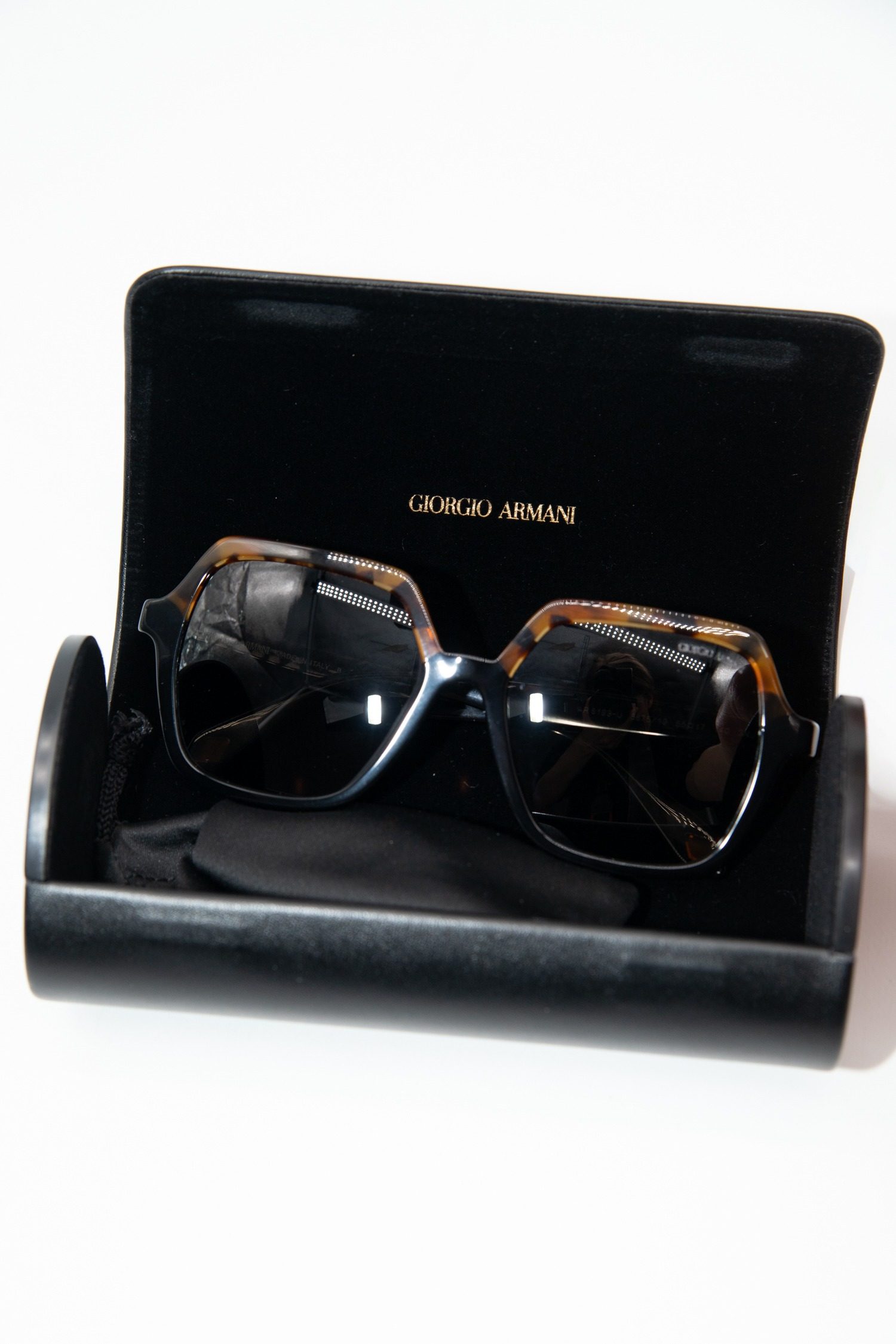 Thumbnail of http://Giorgio%20Armani%20Sonnenbrille%20in%20Braun%20und%20Schwarz