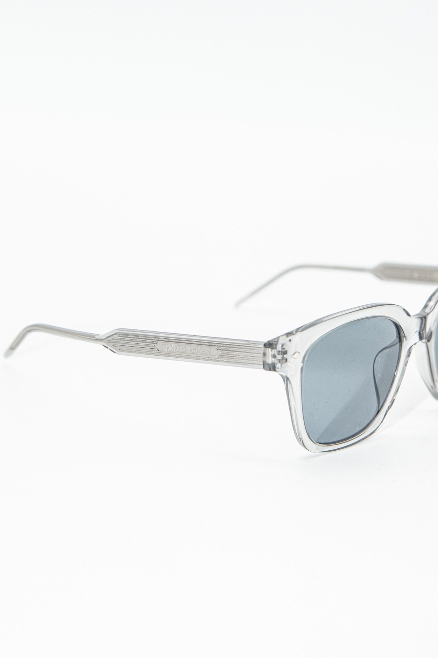 Thumbnail of http://Giorgio%20Armani%20Sonnenbrille%20in%20Transparent%20und%20Hellblau