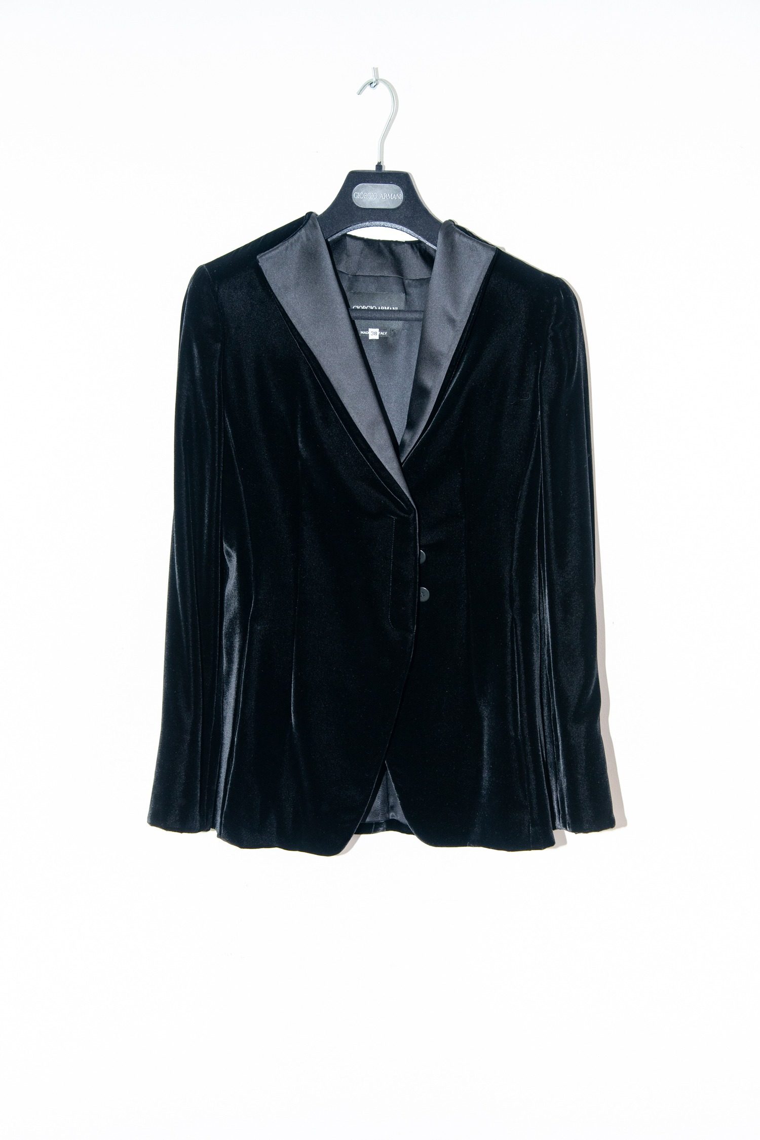 Thumbnail of http://Giorgio%20Armani%20Vintage%20Samt%20Kostüm