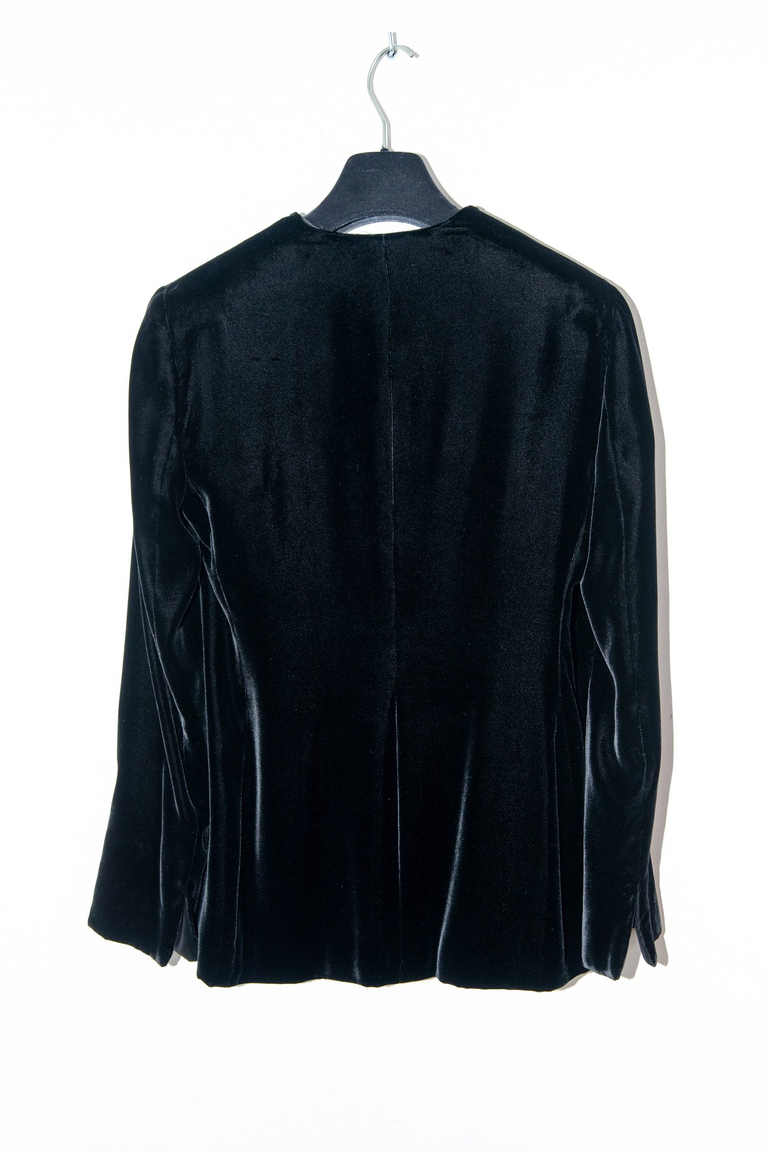 Thumbnail of http://Giorgio%20Armani%20Vintage%20Samt%20Kostüm