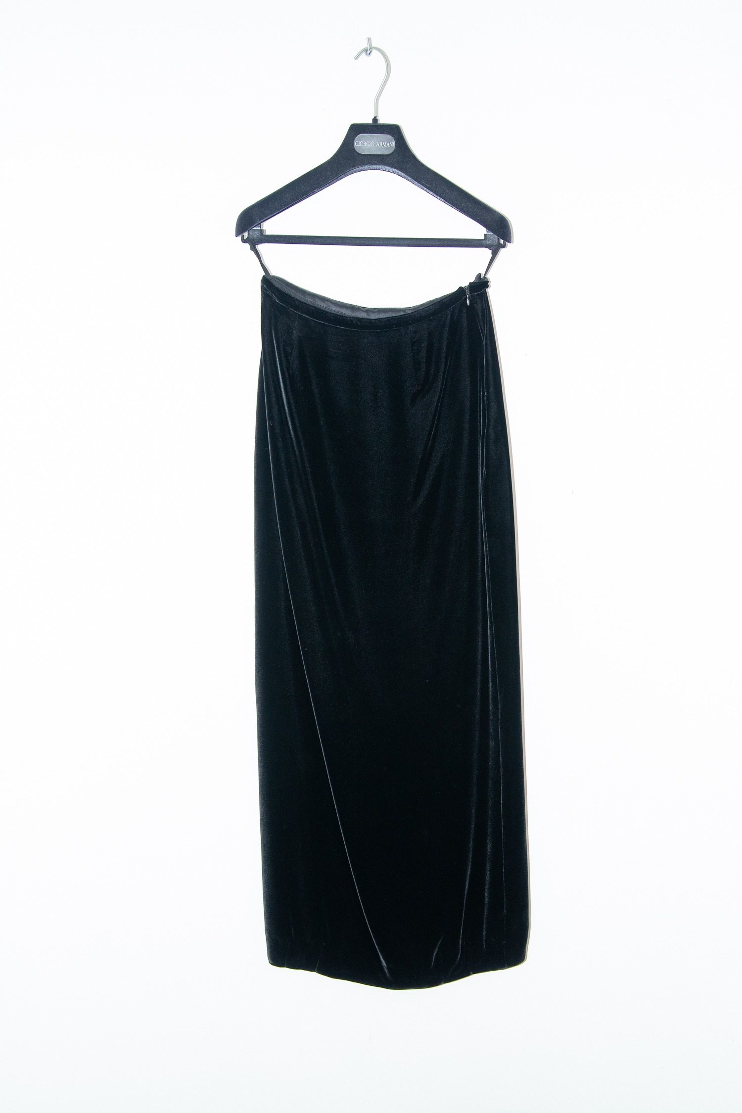 Thumbnail of http://Giorgio%20Armani%20Vintage%20Samt%20Kostüm