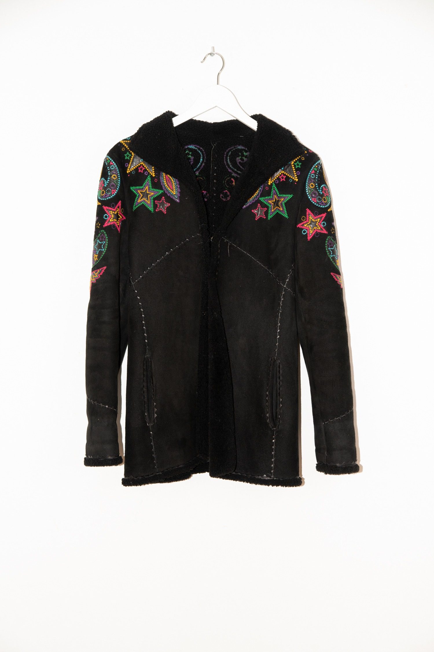 Thumbnail of http://Vintage%20Gianni%20Versace%20Lederjacke%20mit%20Stickerei%20in%20Schwarz