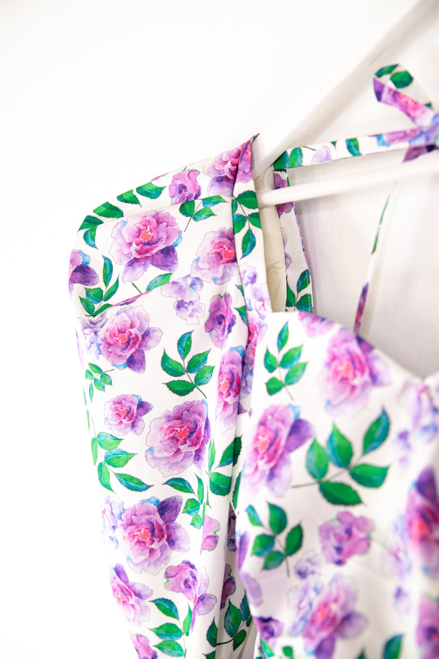 Thumbnail of http://Guiseppe%20di%20Morabito%20Bluse%20mit%20Blumen-Print%20in%20Lila%20und%20Weiß