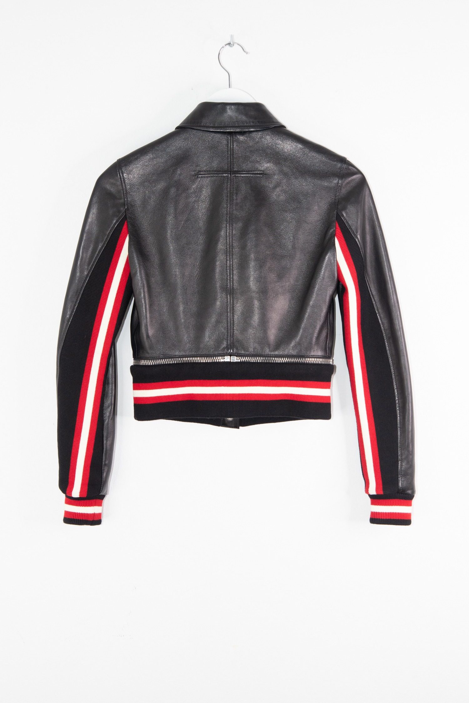 Thumbnail of http://Givenchy%20Lederjacke%20in%20Schwarz,%20Rot%20und%20Weiß